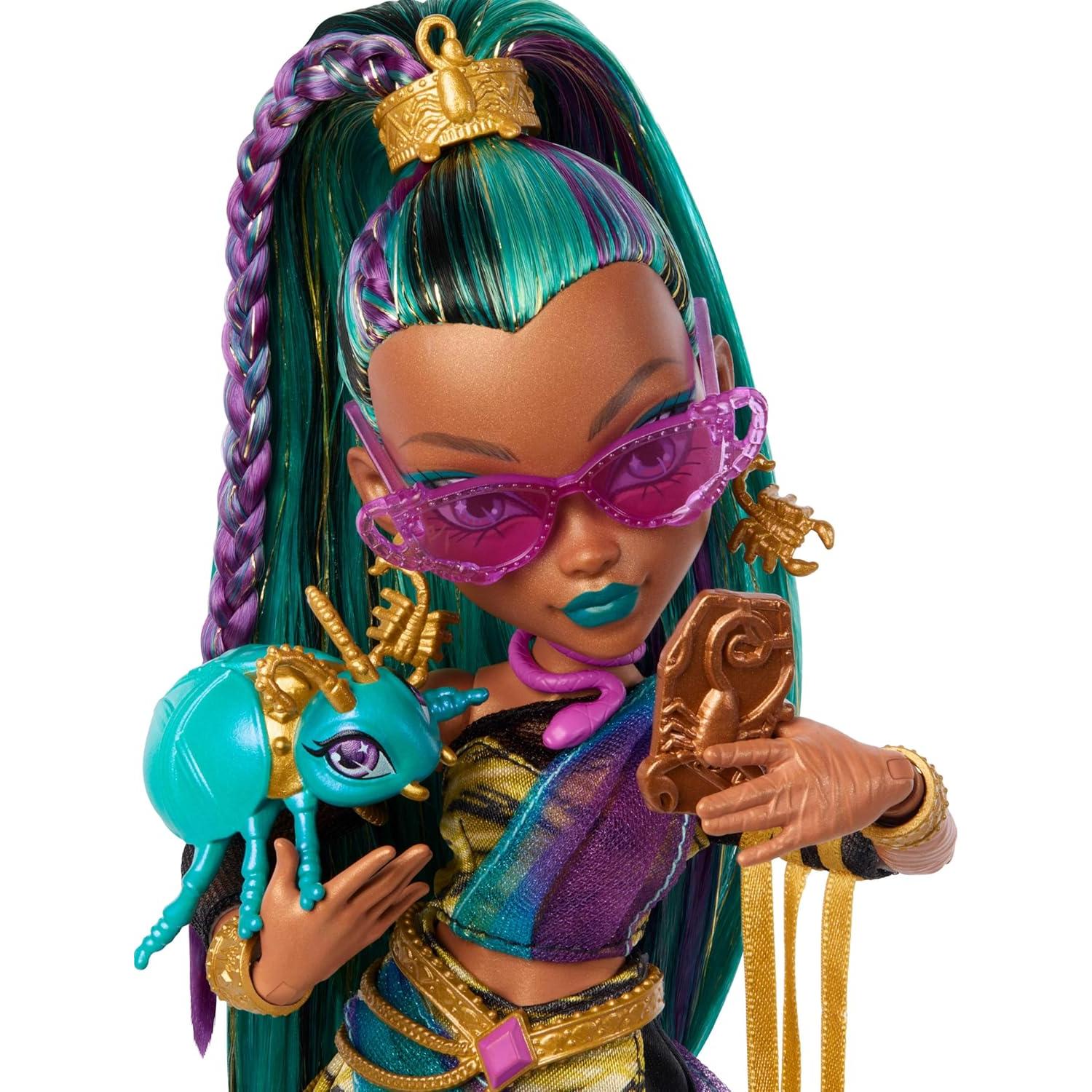Muñeca Nefera De Nile Monster High con 7 Accesorios y Mascota