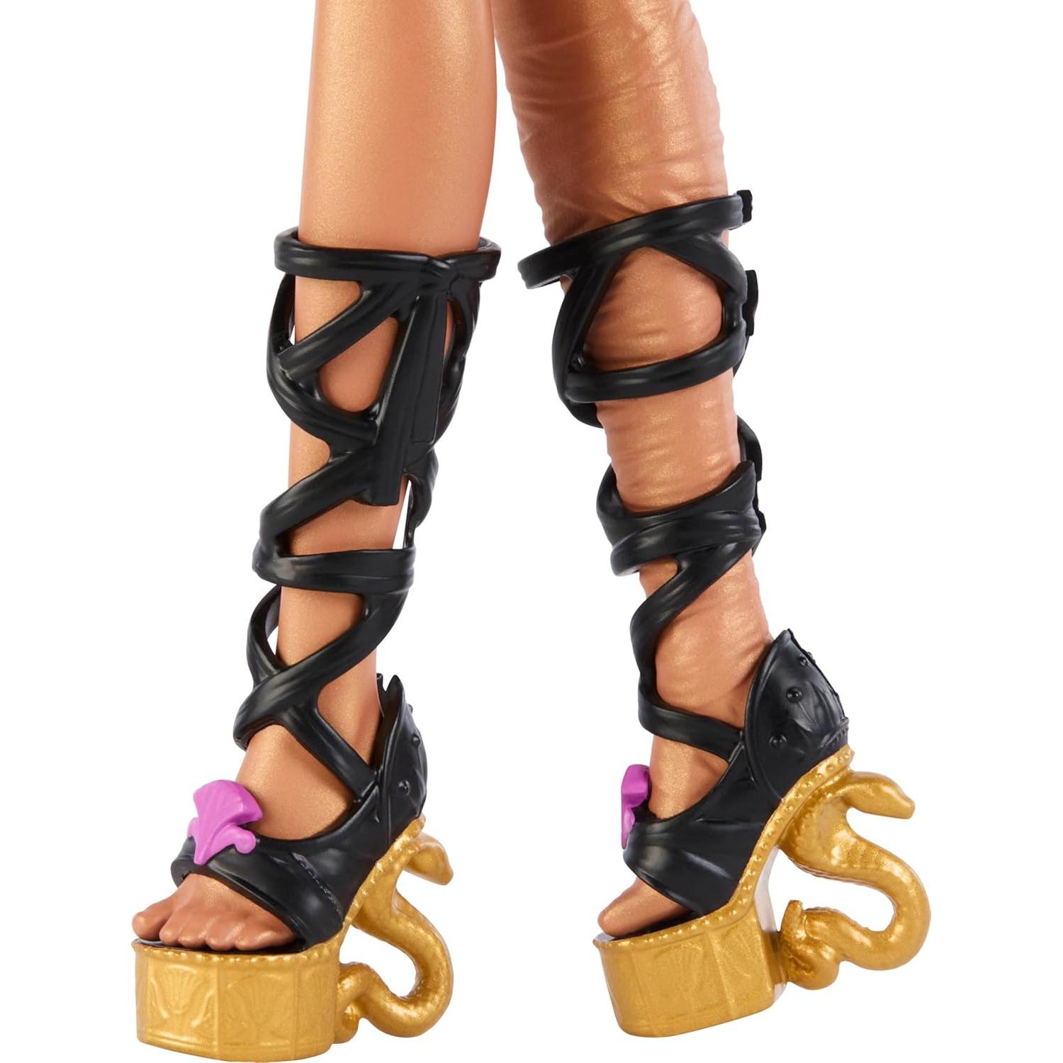 Muñeca Nefera De Nile Monster High con 7 Accesorios y Mascota