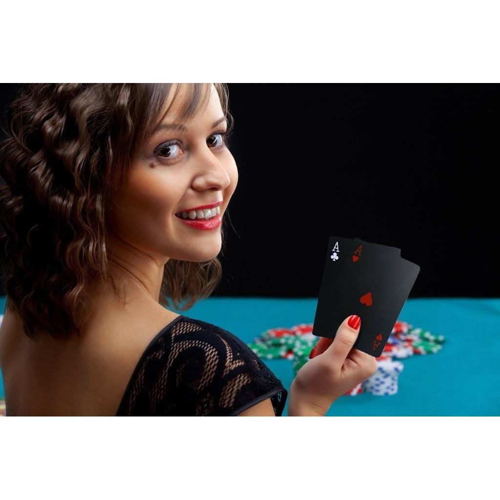 Cartas de Juego Impermeables Joyoldelf - Patrón Flores Negro PVC