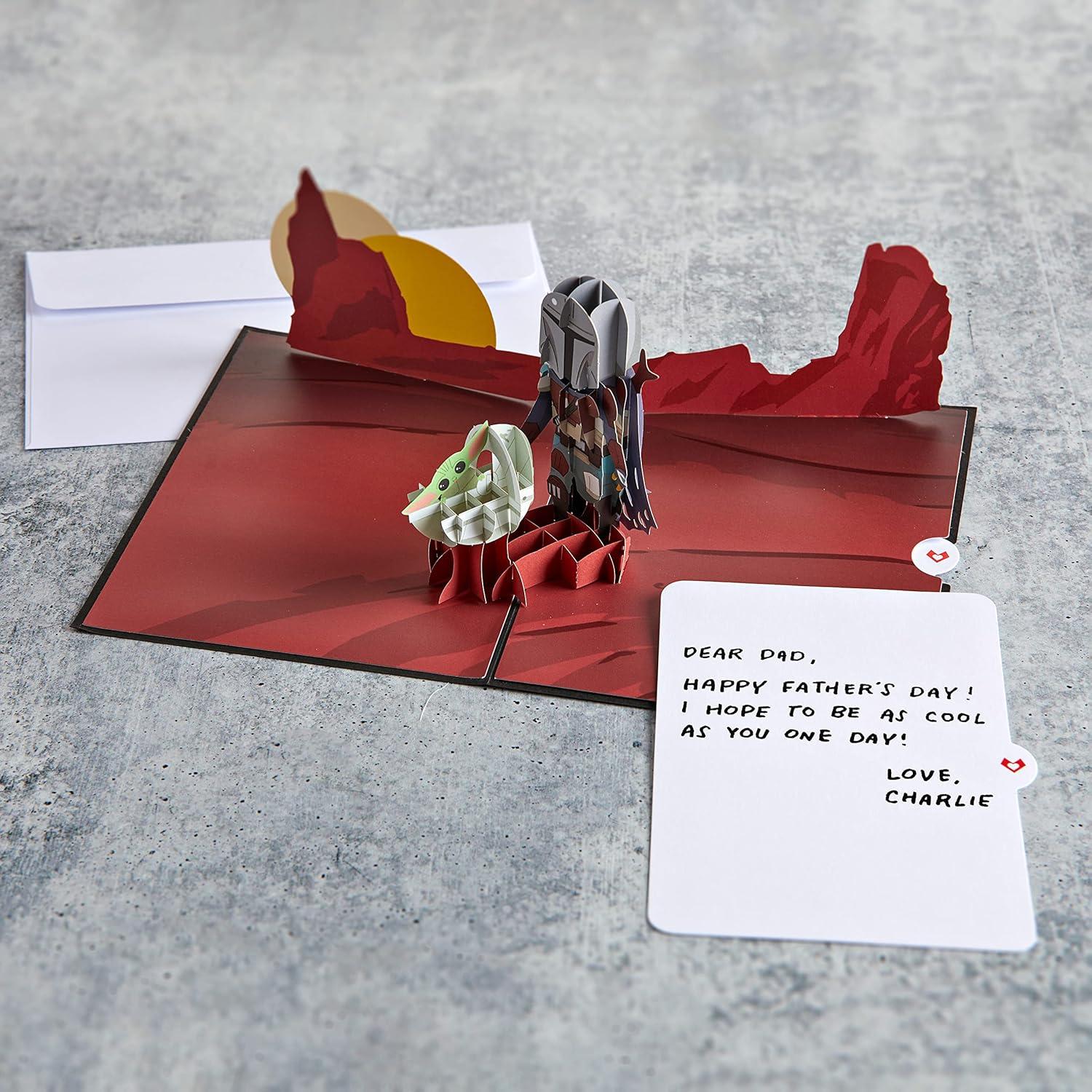 Tarjeta de saludo 3D Lovepop El Mandaloriano Día del Padre 12.7x17.8cm