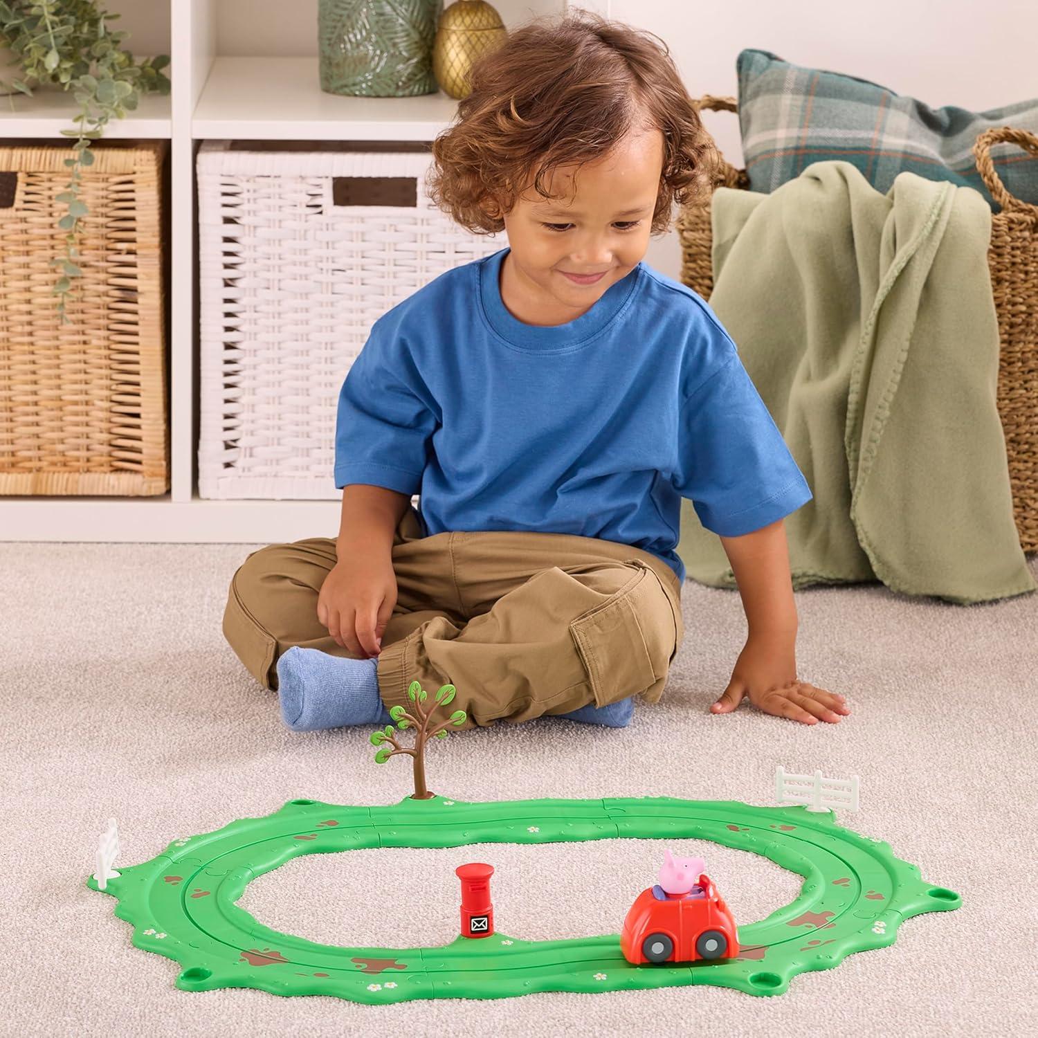 Conjunto de Coche Rojo Peppa Pig Whizz Around con Pista