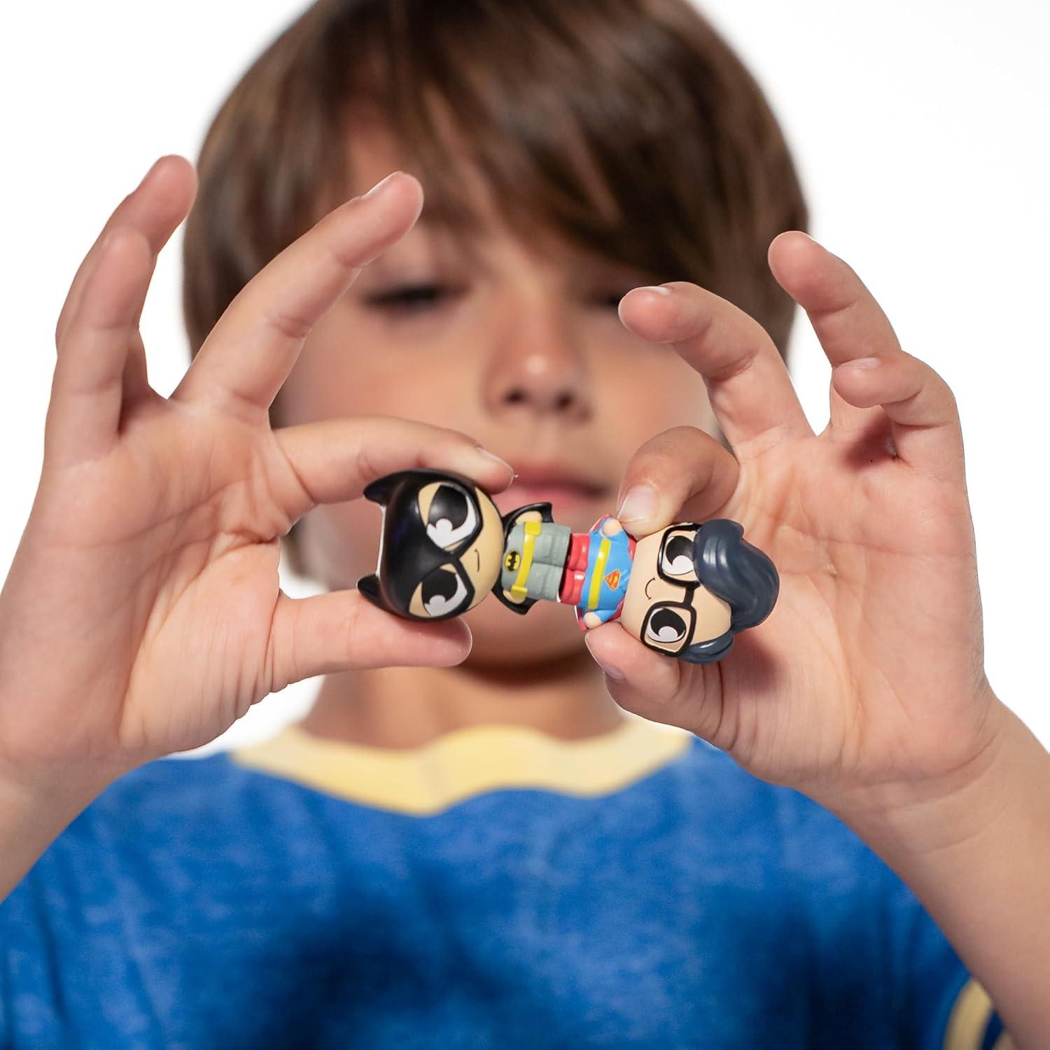 Paquete de 12 Figuras Coleccionables DC Minis Micro Jakks