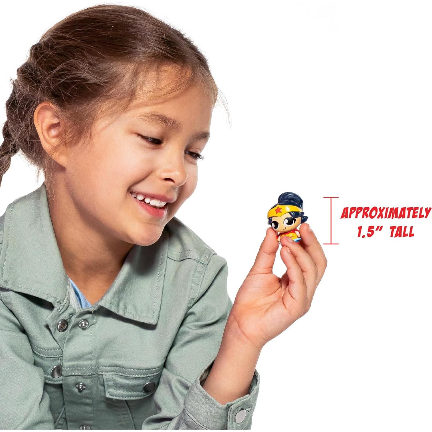 Paquete de 12 Figuras Coleccionables DC Minis Micro Jakks