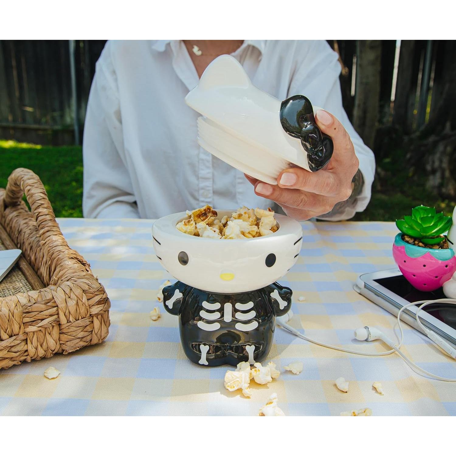 Tarro Cerámico Hello Kitty Esqueleto 15.24 cm para Snacks