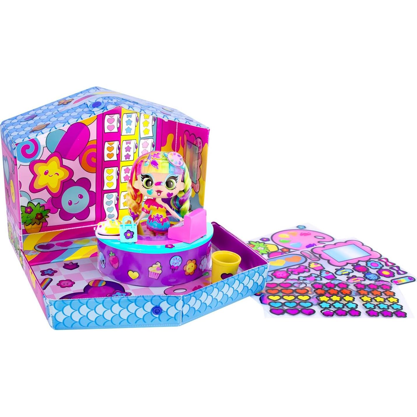 Set de Juego Tienda de Stickers Decora Girlz con Muñeca Art 12.7 cm