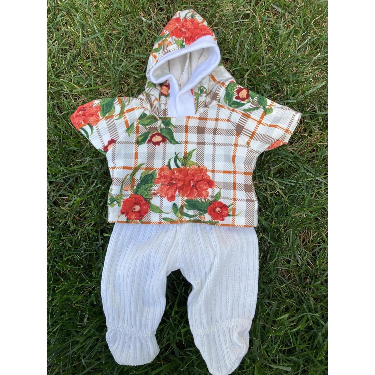 Conjunto Camisa y Pantalones Florales Marfil para Muñeca 35.56 cm