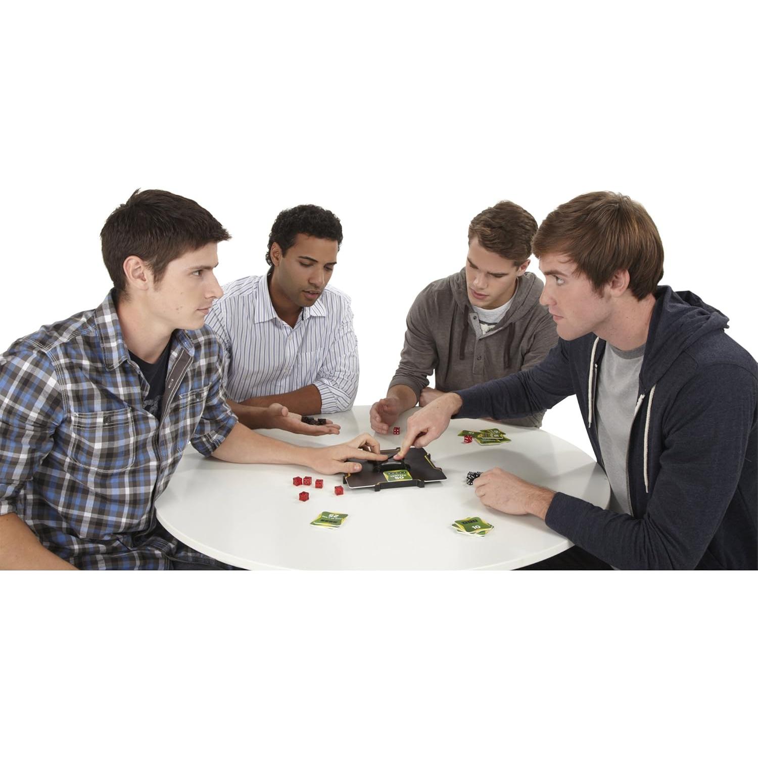 Juego de Dados Yahtzee Clásico Hasbro - 2 Baterías AA