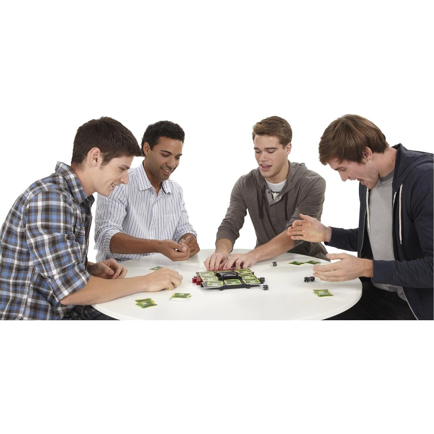 Juego de Dados Yahtzee Clásico Hasbro - 2 Baterías AA