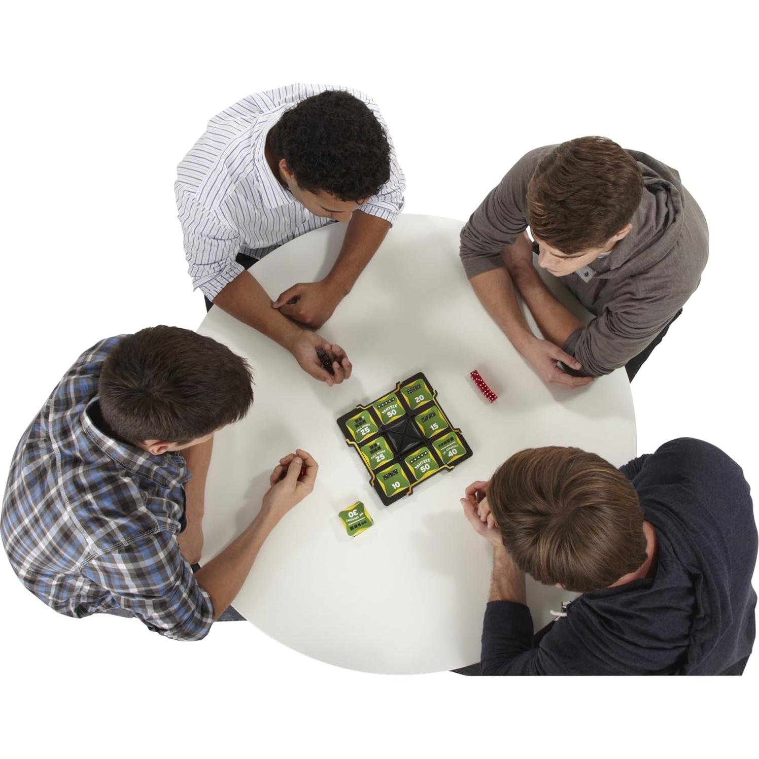 Juego de Dados Yahtzee Clásico Hasbro - 2 Baterías AA