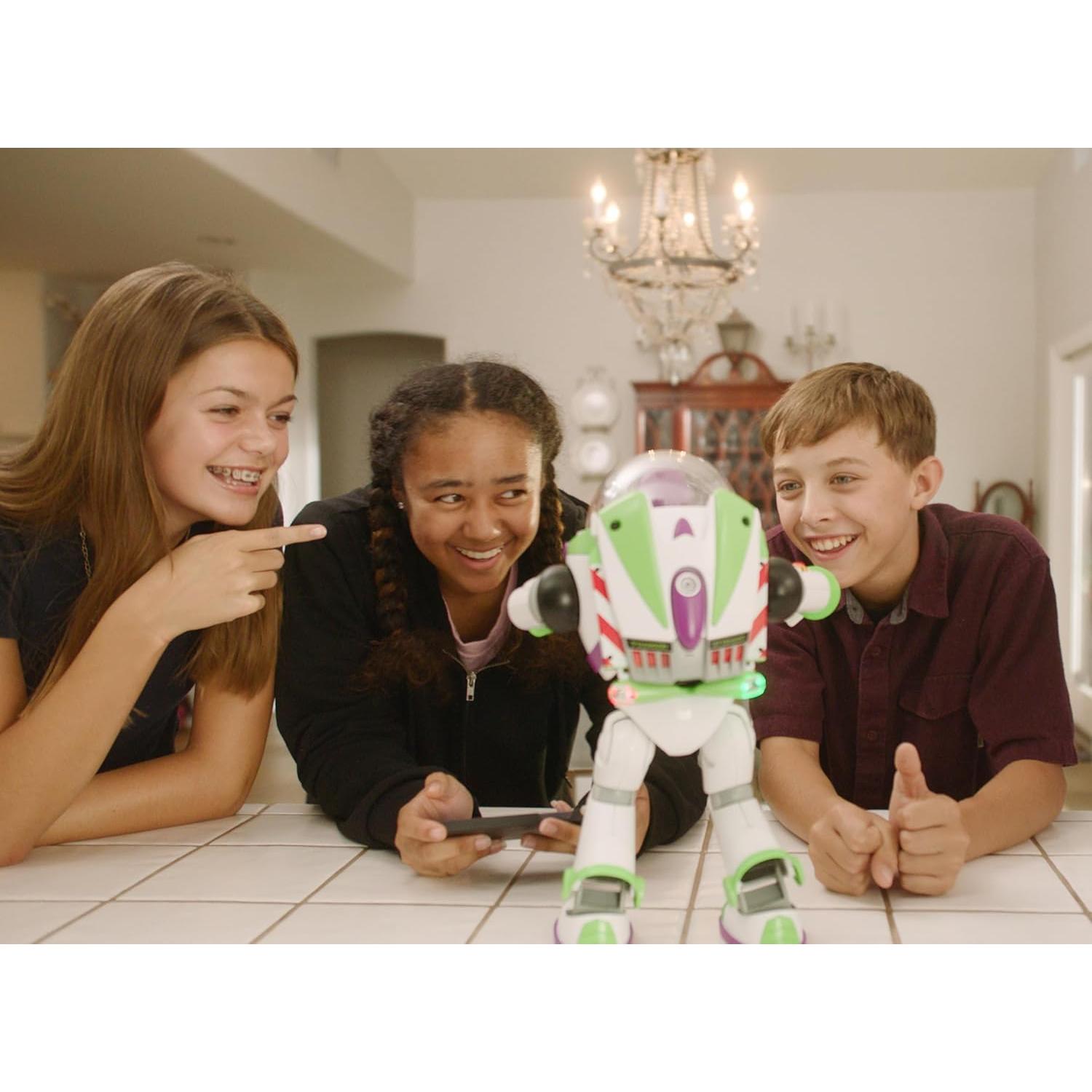 Robot Buzz Lightyear Robosen 37.3 cm con Comandos de Voz