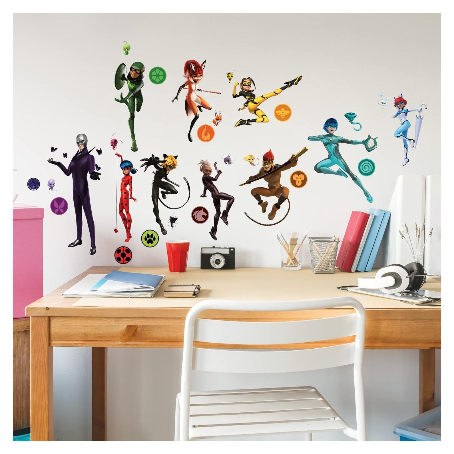 Calcomanías de Pared RoomMates Cuentos de Ladybug y Gato Noir