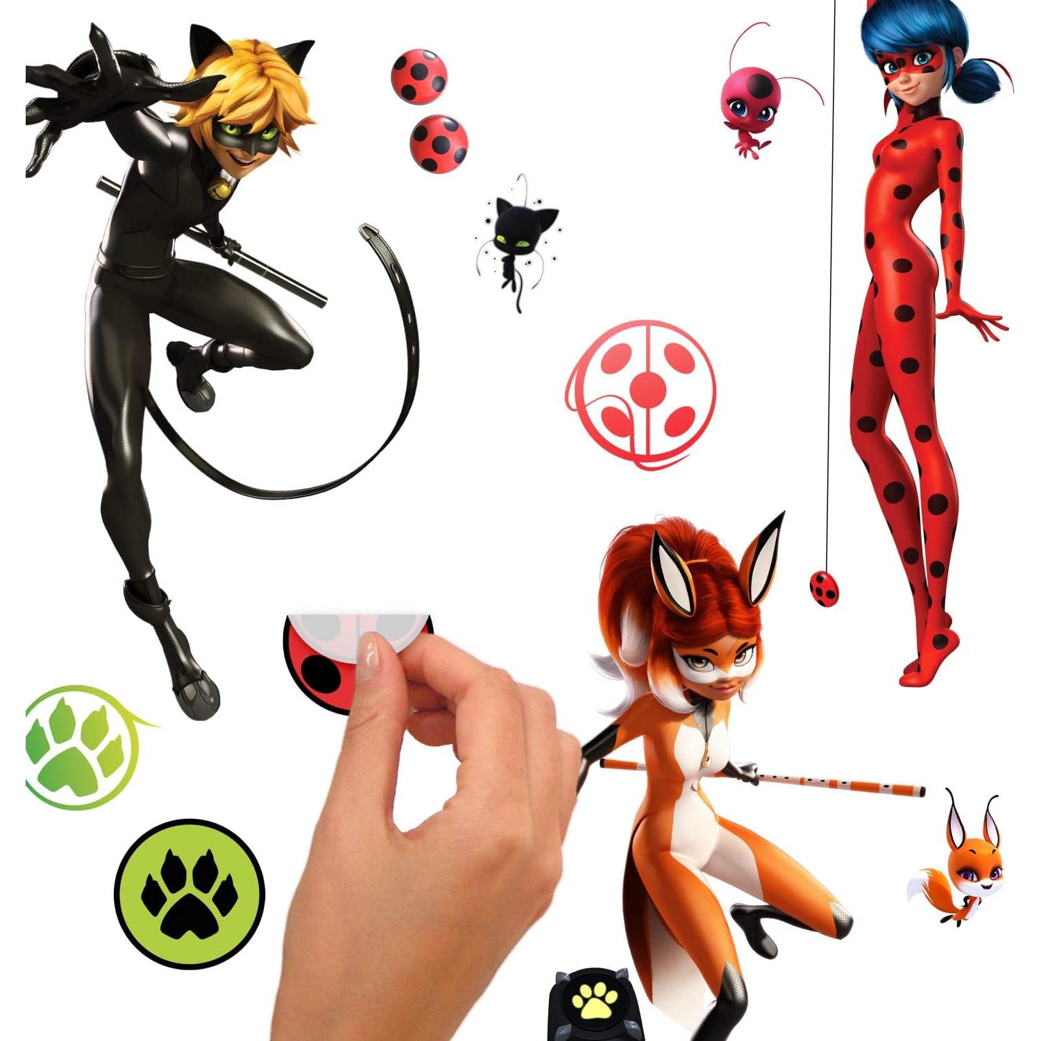 Calcomanías de Pared RoomMates Cuentos de Ladybug y Gato Noir