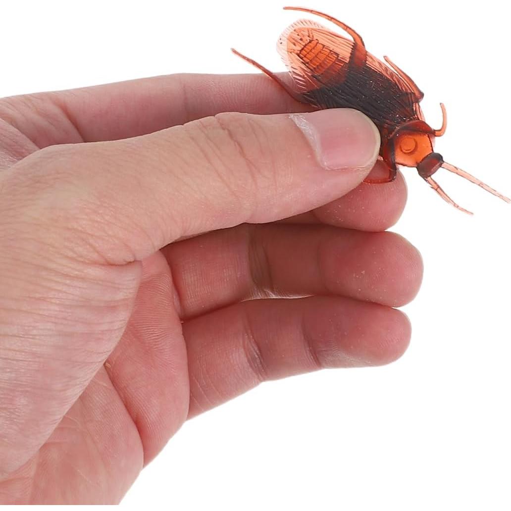Bichos Falsos NUOBESTY 150pcs Cucarachas de PVC Realistas