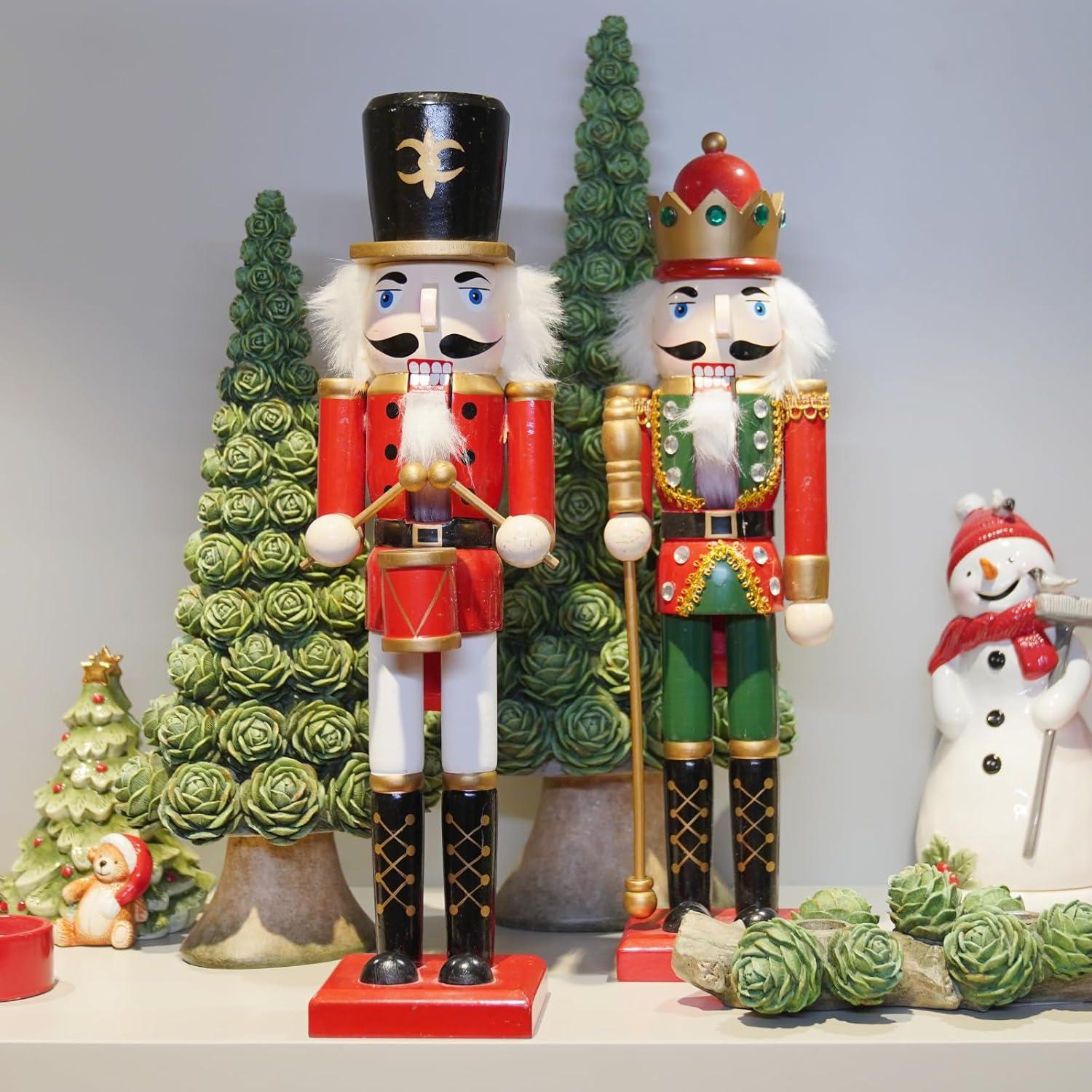 Figurita Cascanueces Rojo 37.5 cm - Newman House Studio