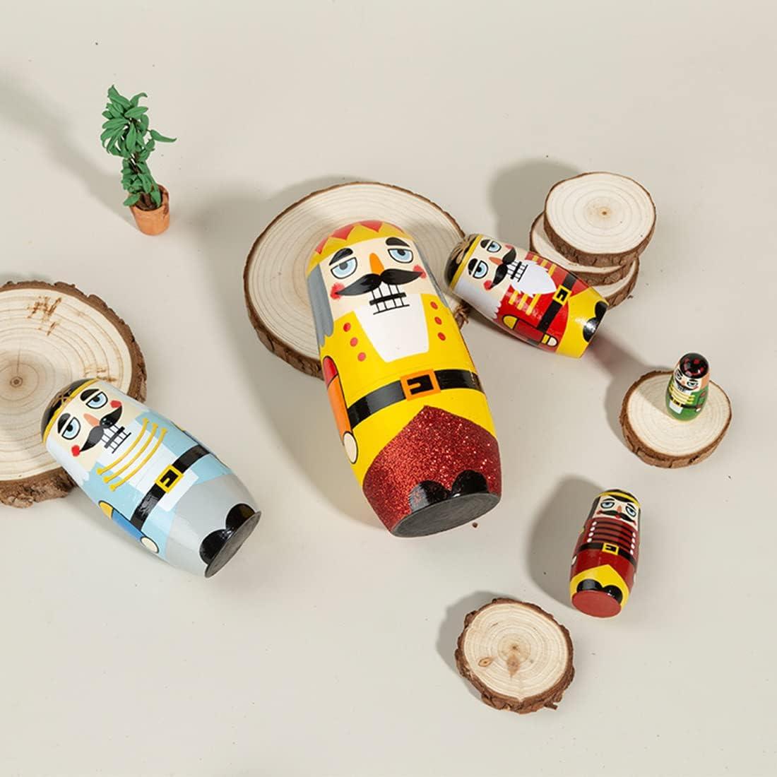 Juego de 5 Muñecas Matryoshka Cascanueces de Madera Amarillo