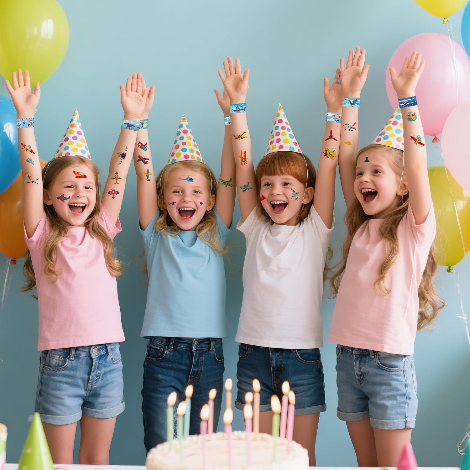 Juego de Fiesta Temática de Aviones 60PCS - Pulseras y Tatuajes