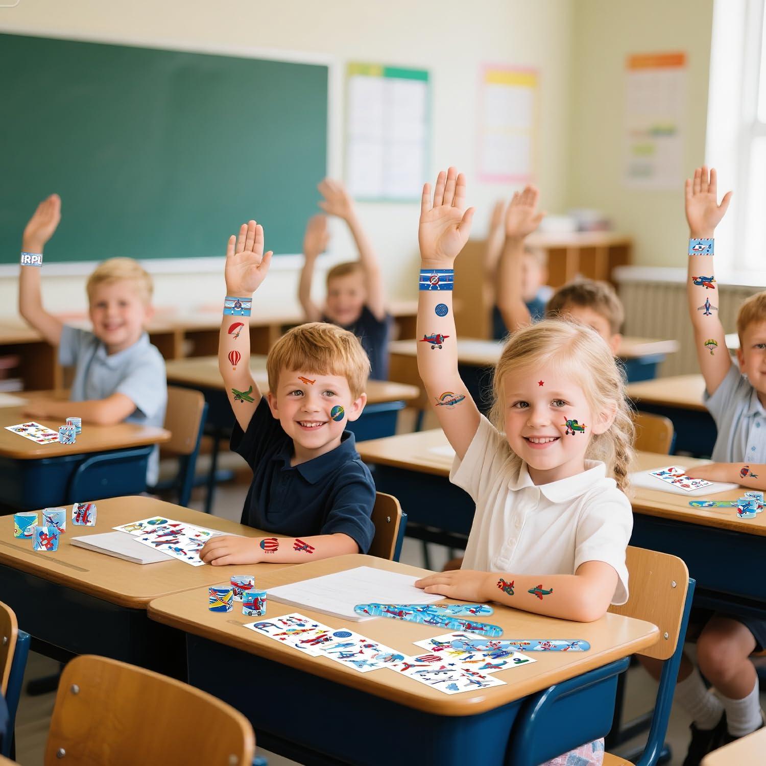 Juego de Fiesta Temática de Aviones 60PCS - Pulseras y Tatuajes