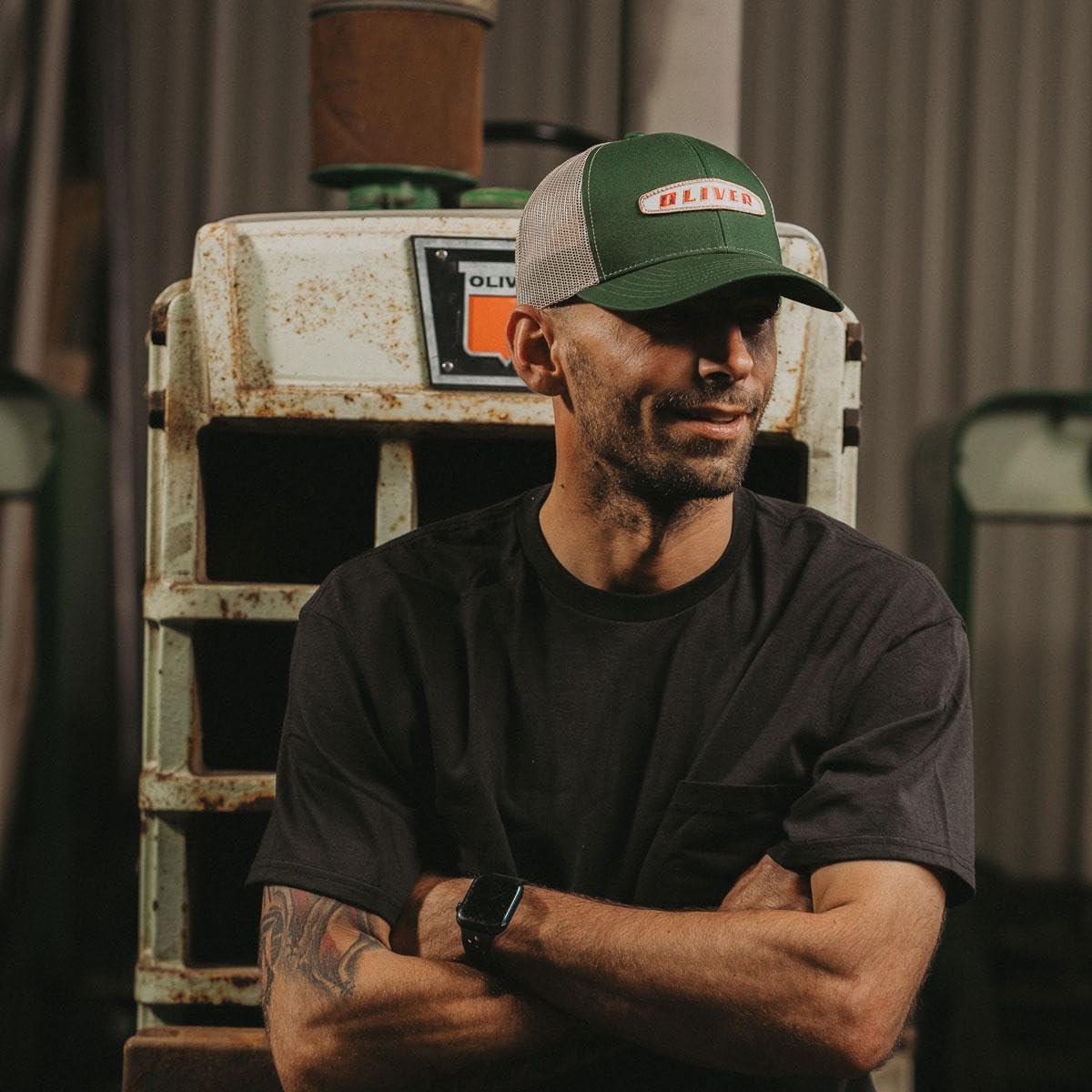 Gorra Ovalada Oliver Verde con Malla Beige Unisex