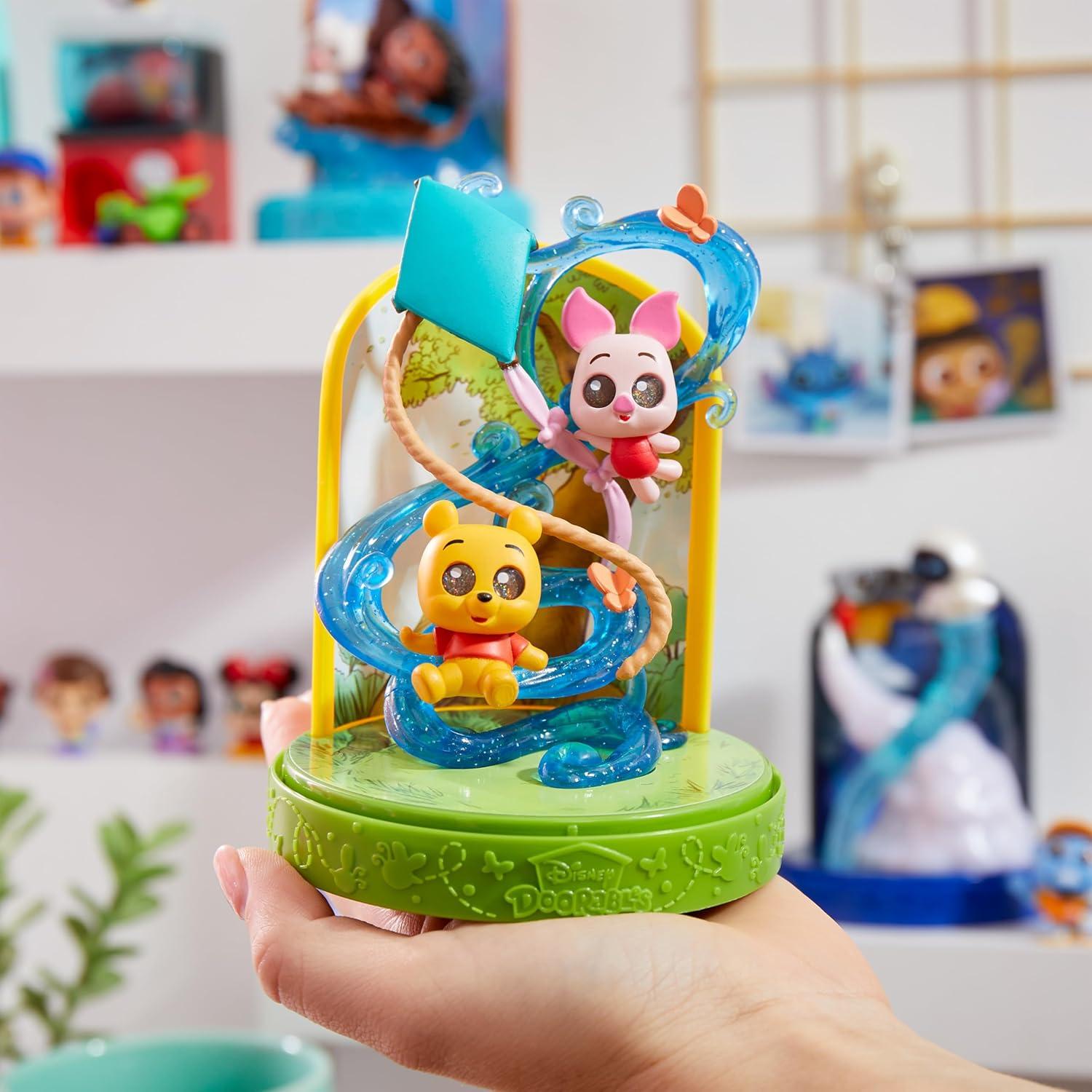 Disney Doorables Puerta a la Magia con 2 Figuras Coleccionables
