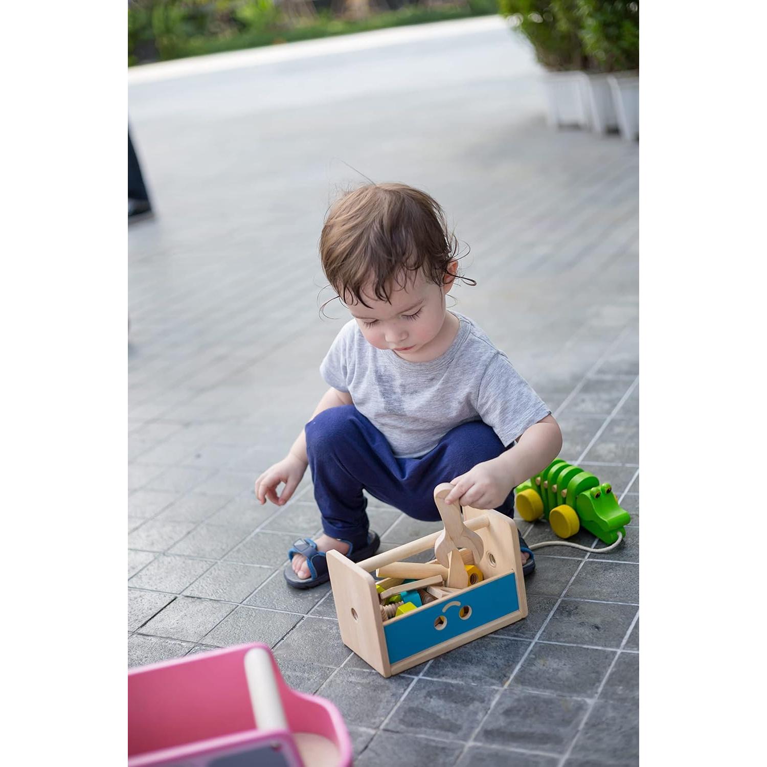 Caja de herramientas de madera PlanToys 18 piezas para niños