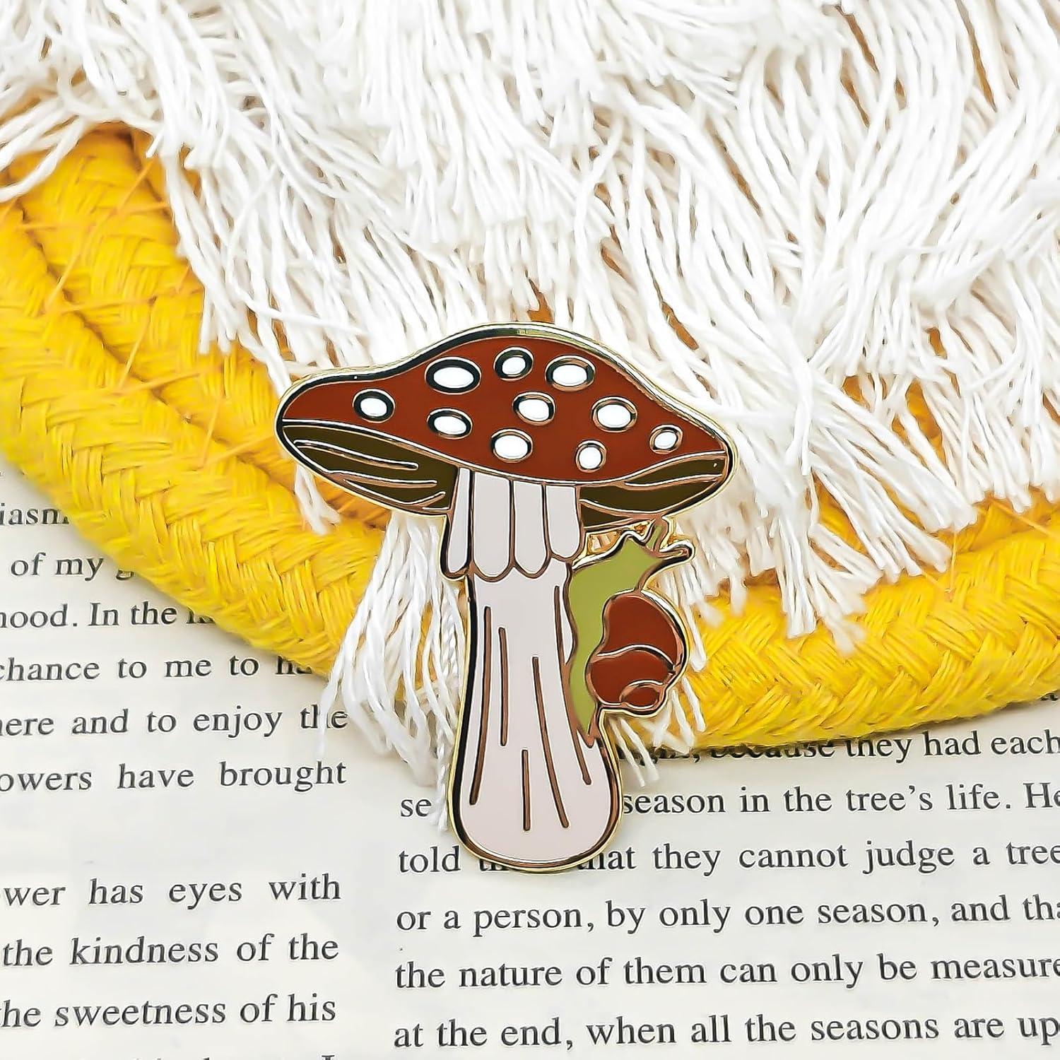 Pin de Esmalte Caracol Bajo Hongo - SKYFENGCN - 3.5 cm