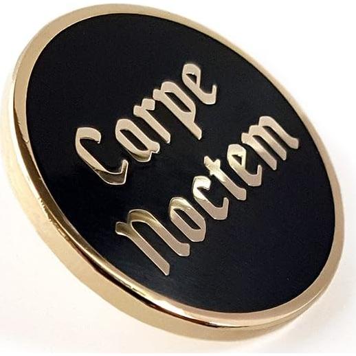 Pin de Solapa Esmalte Gótico Pinsanity Carpe Noctem 2.54cm