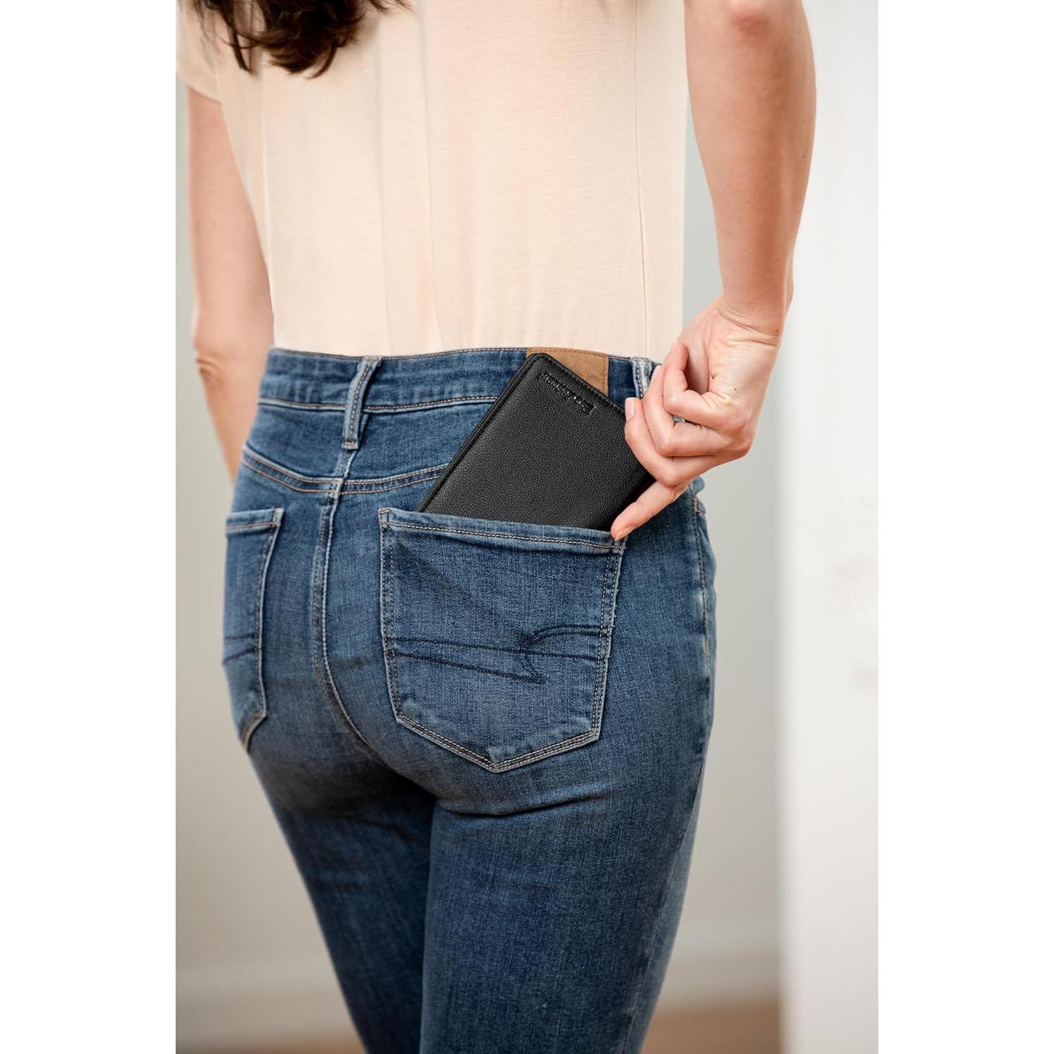 Cartera de Pasaporte Brookstone con Bloqueo RFID Negra