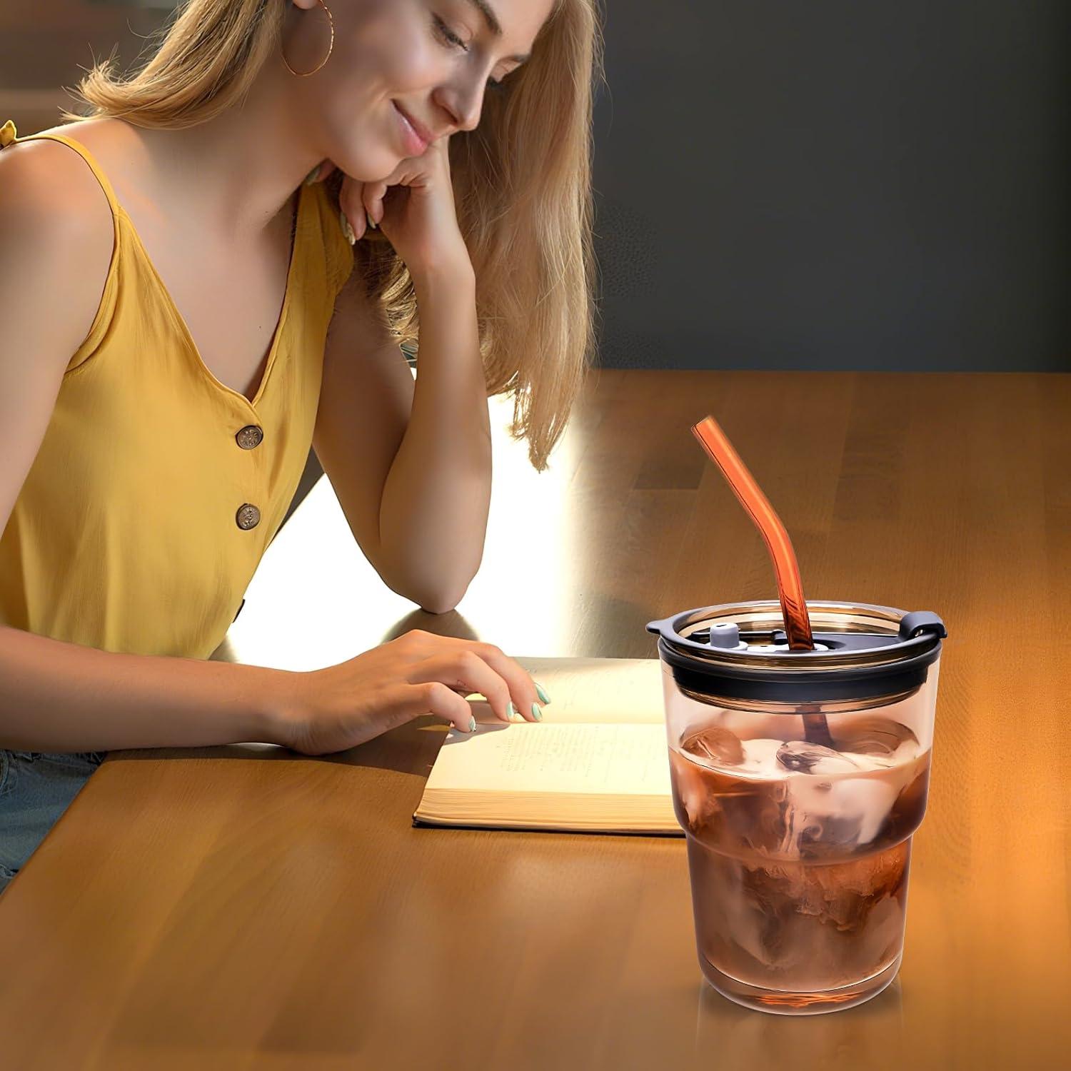 Taza de Vidrio Colnic 450ml con Tapa y Pajitas - Ámbar