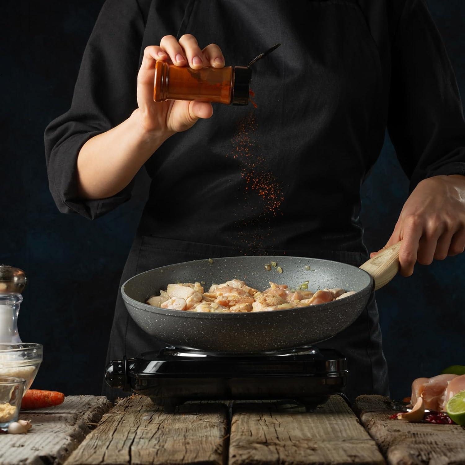 PATIKIL 4.7oz Plastic Spice Jars with Shaker Lids, 10 Pcs Refillable Empty Seasoning Containers Bottle with Label Marker Pen for Storing Spice Salt Herbs Powders Condiment, Clear