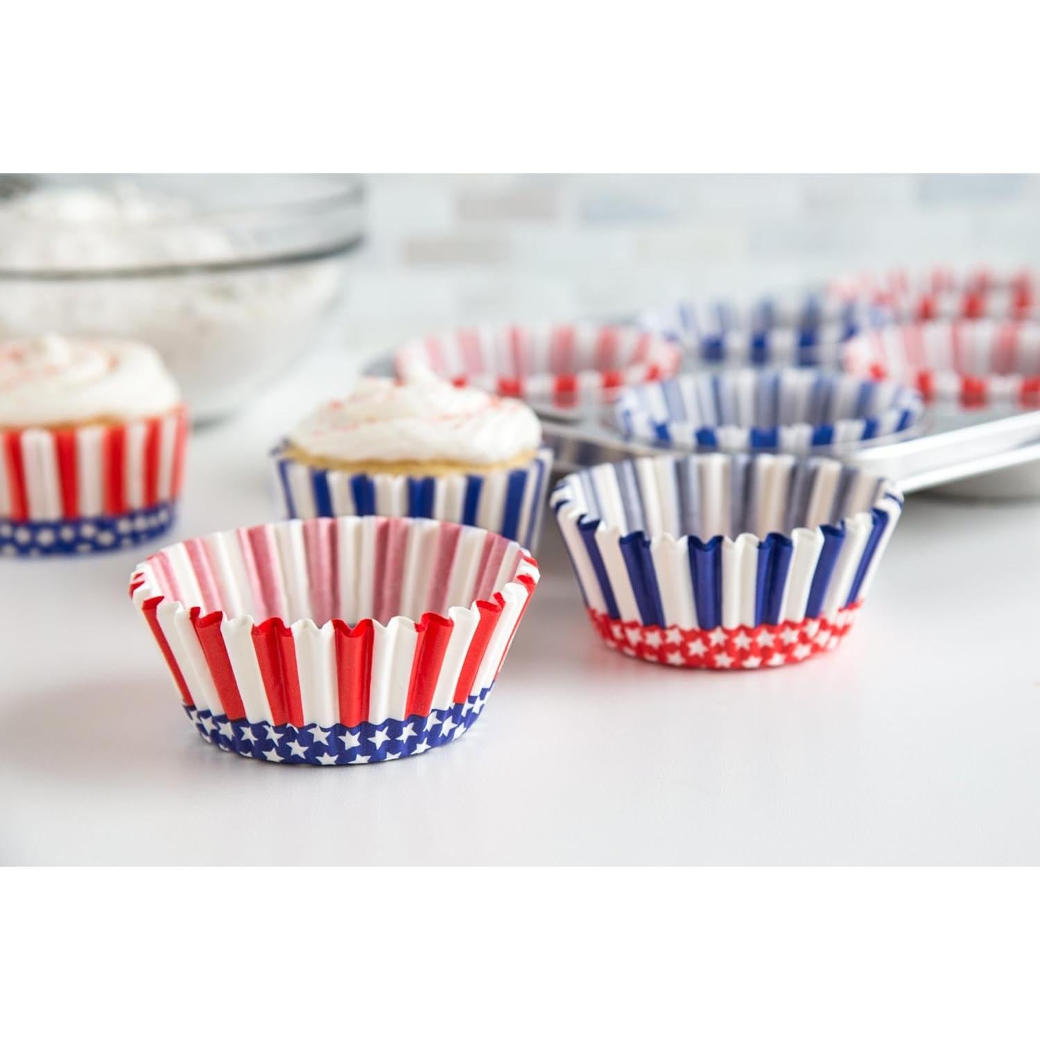 Forros de papel patrióticos Fox Run para muffins y cupcakes - 50 unidades