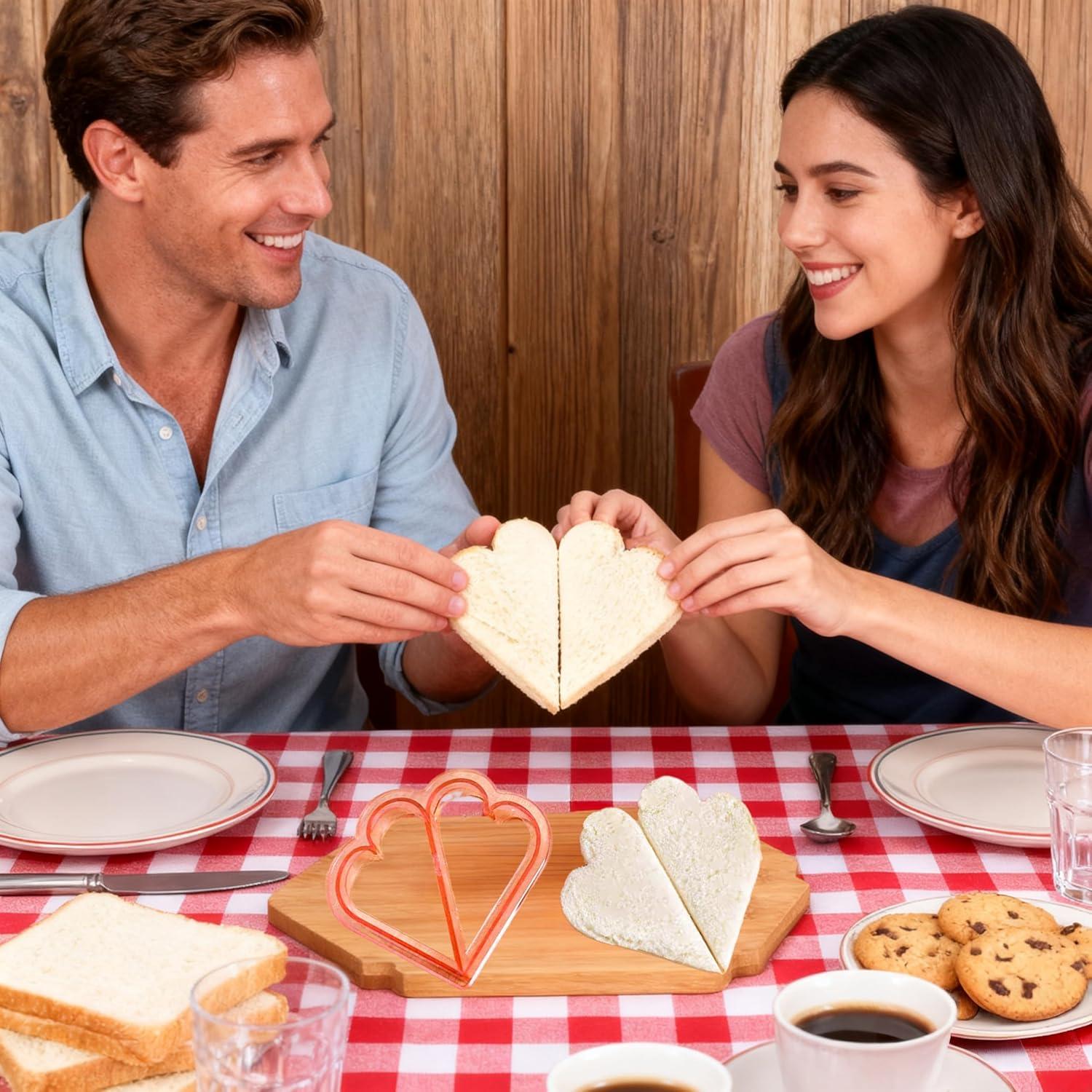 Juego de Cortadores de Sándwich YNHIAG 4 Piezas - Corazón, Coche, Tren, Corona