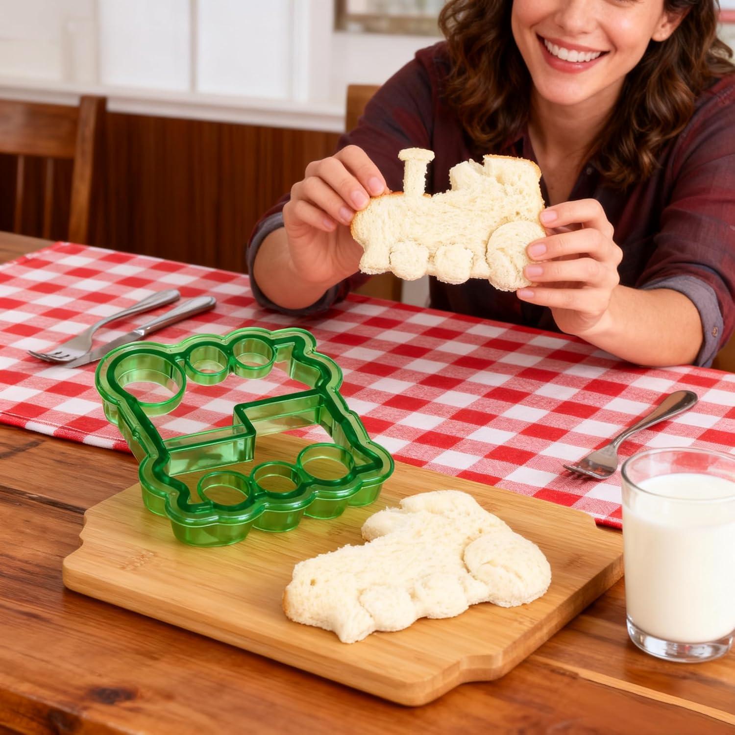 Juego de Cortadores de Sándwich YNHIAG 4 Piezas - Corazón, Coche, Tren, Corona