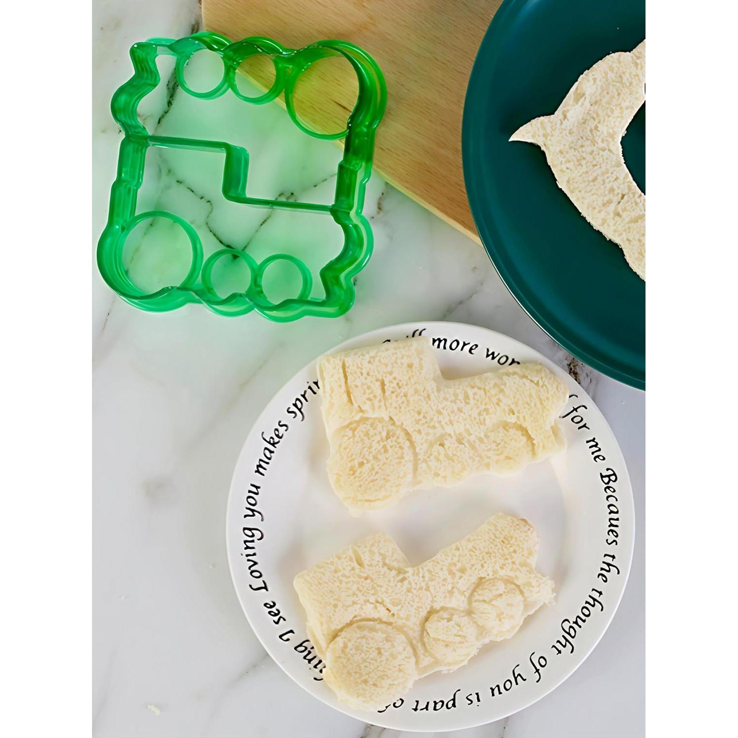 Juego de Cortadores de Sándwich YNHIAG 4 Piezas - Corazón, Coche, Tren, Corona