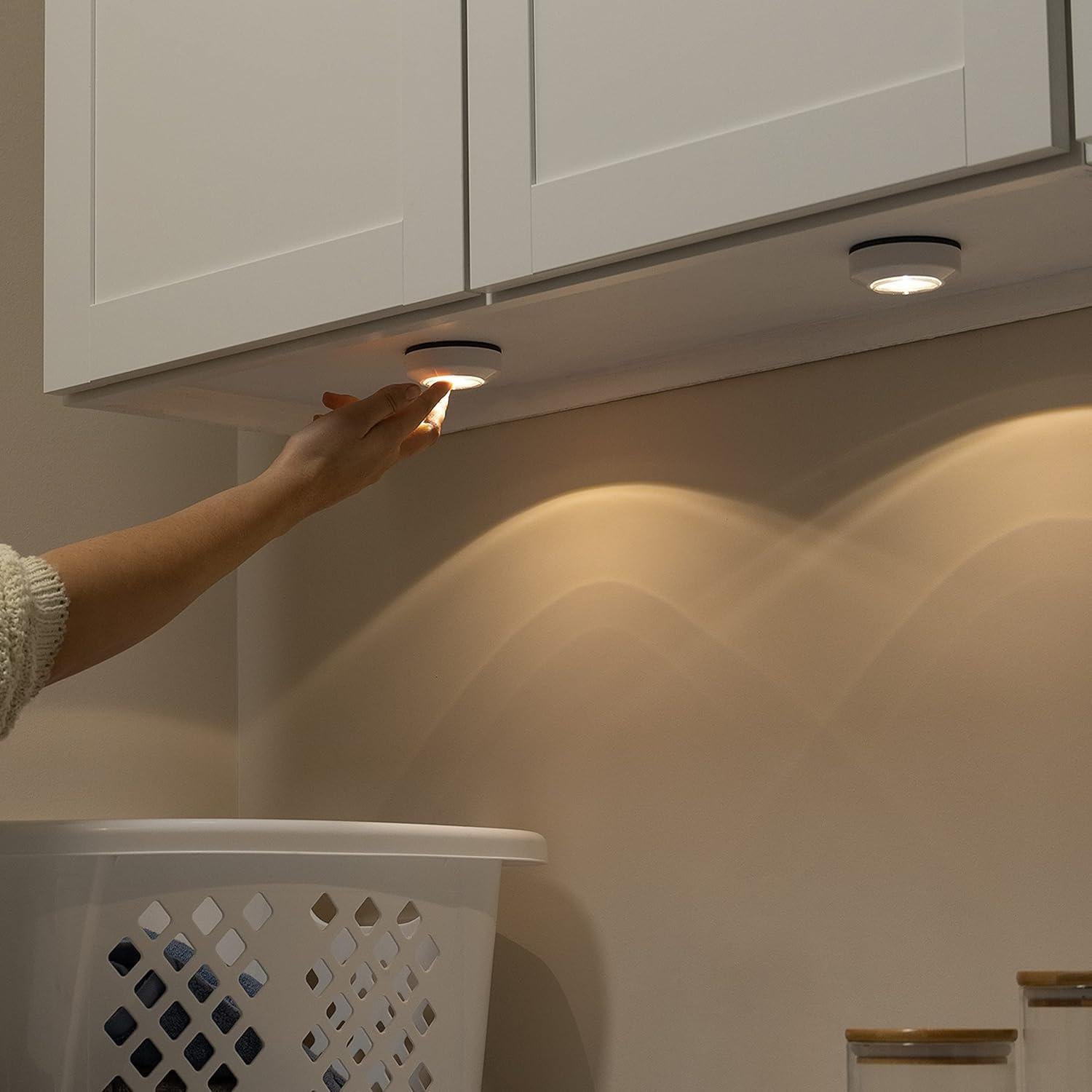 Luces LED en forma de disco Amazon Basics, 50 lúmenes, 2 unidades