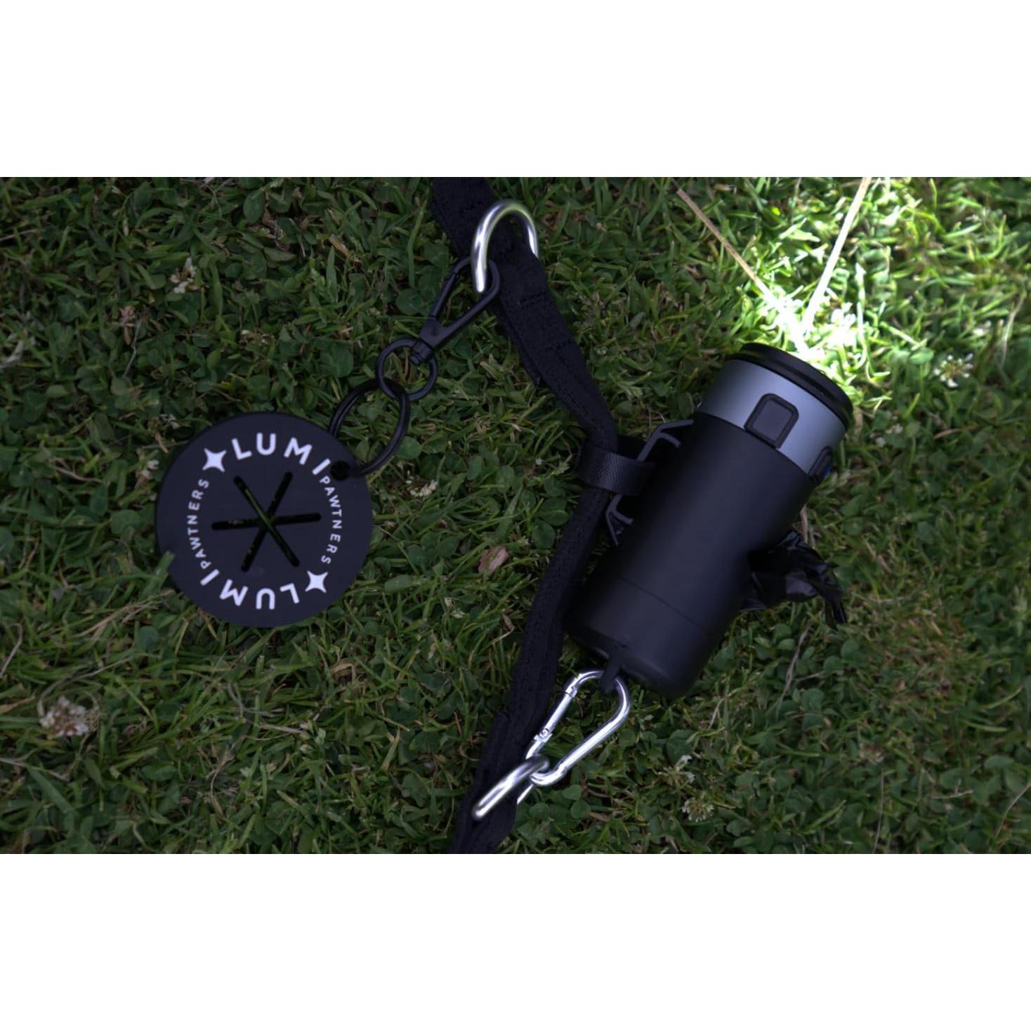 Soporte de Bolsa para Desechos de Perro Lumi con Linterna LED Azul