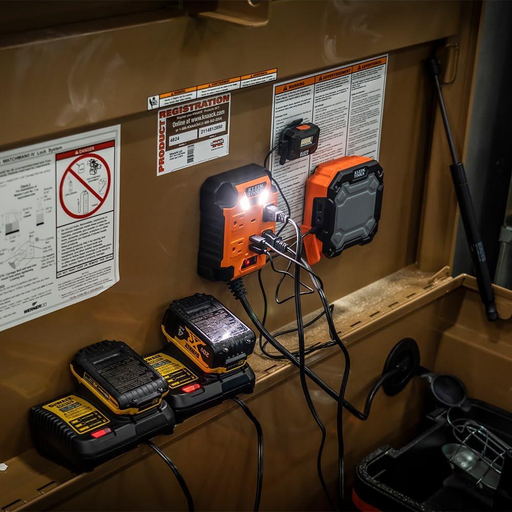 Tira de Poder Magnética Klein Tools 29601 con Luz LED 4 Salidas