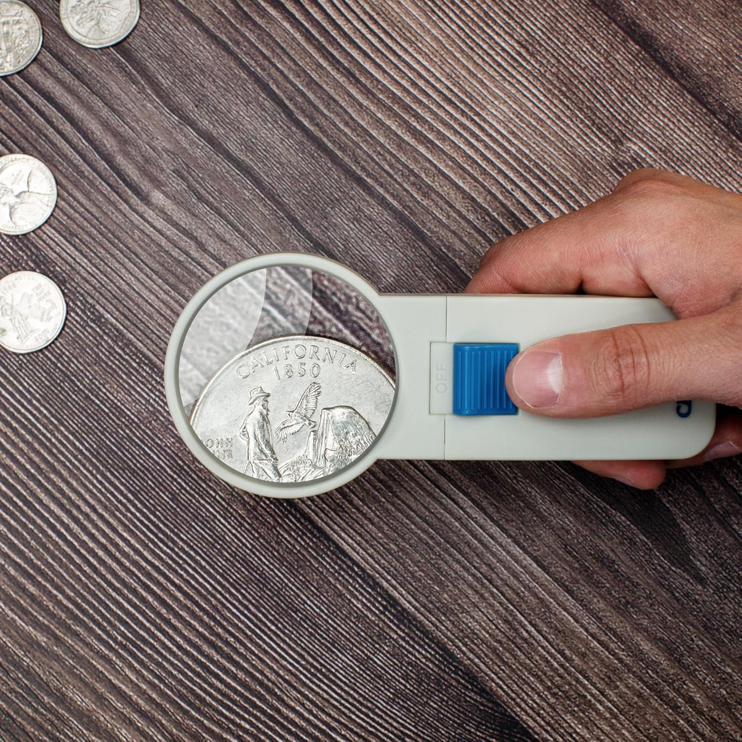 Lupa Iluminada de Mano Carson 5x Lente Asférica 6.35 cm