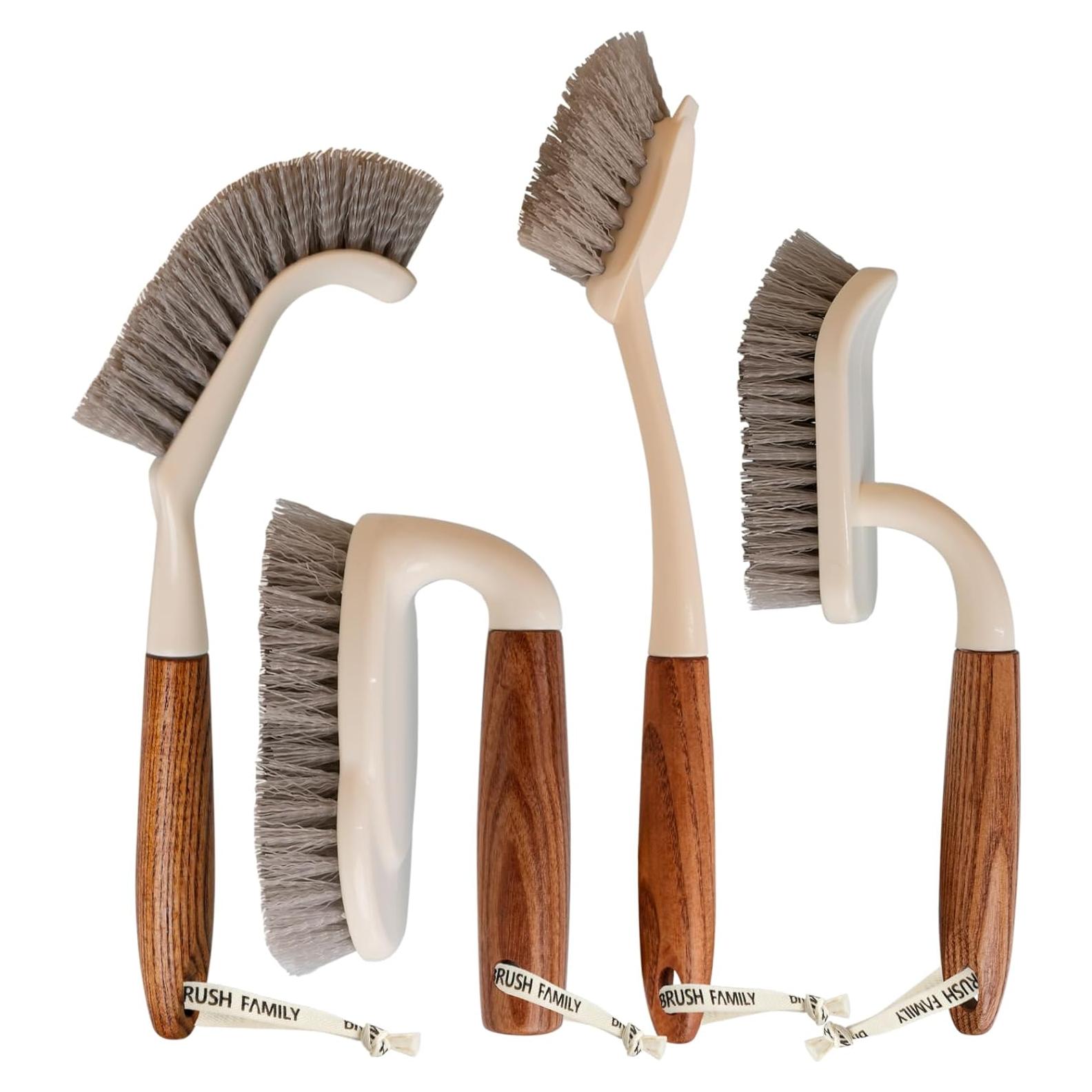 Juego de 4 Cepillos de Limpieza FAMILIA CEPILLO con Mangos de Madera