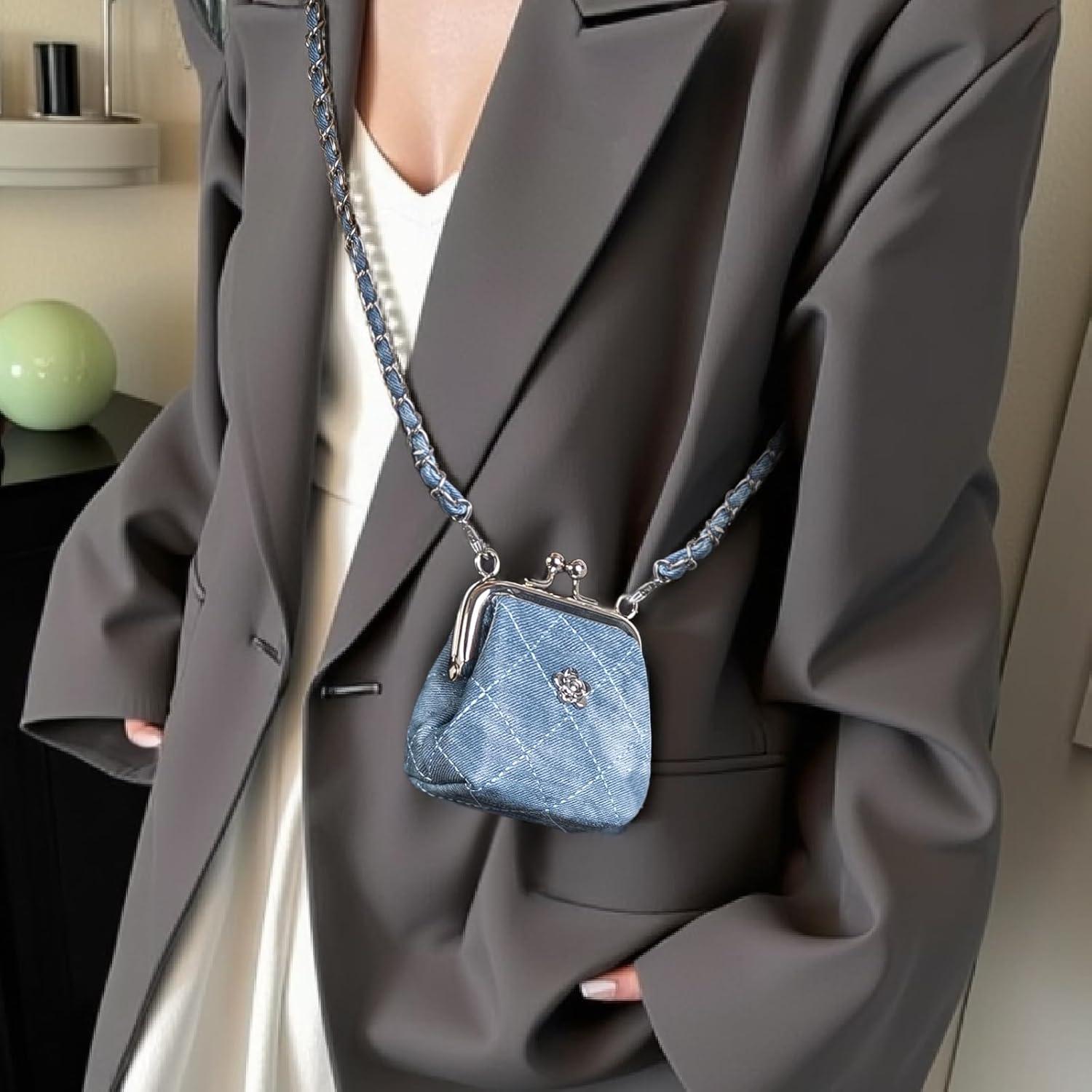 Monedero Acolchado LARENNT Azul Denim con Cierre de Beso