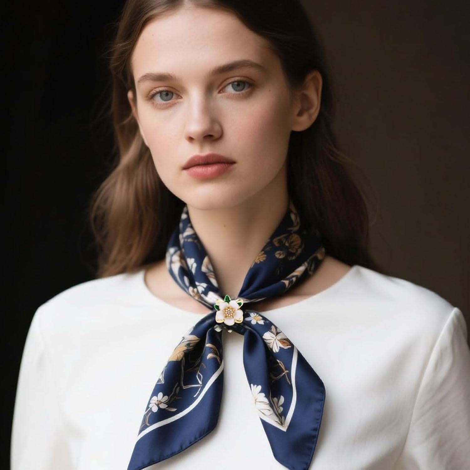 Anillo de Bufanda Floral Gardenia Mikovivi con Cristales CZ