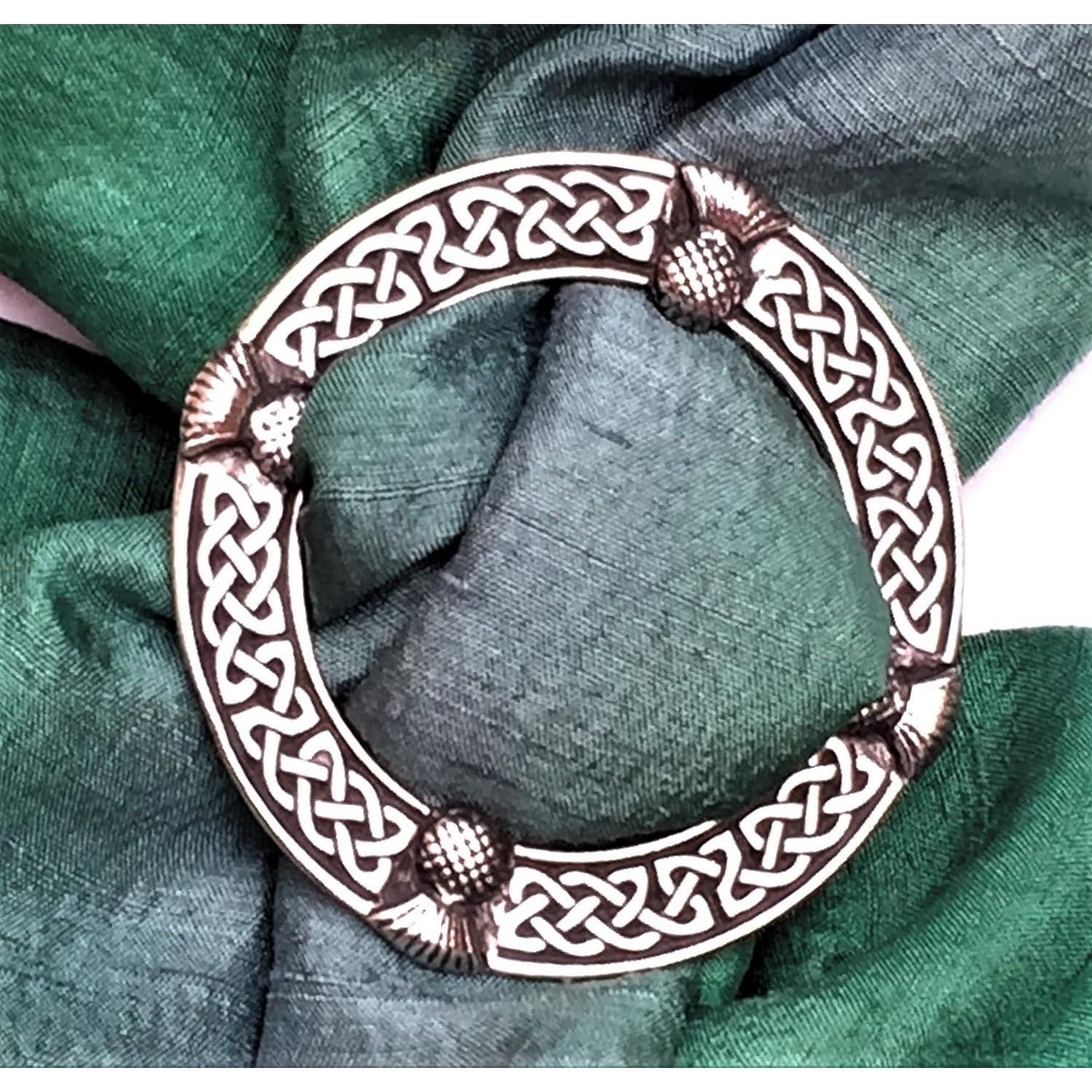 Anillo de Bufanda Ladycrow de Peltre Nudo Celta y Cardo 6x6cm