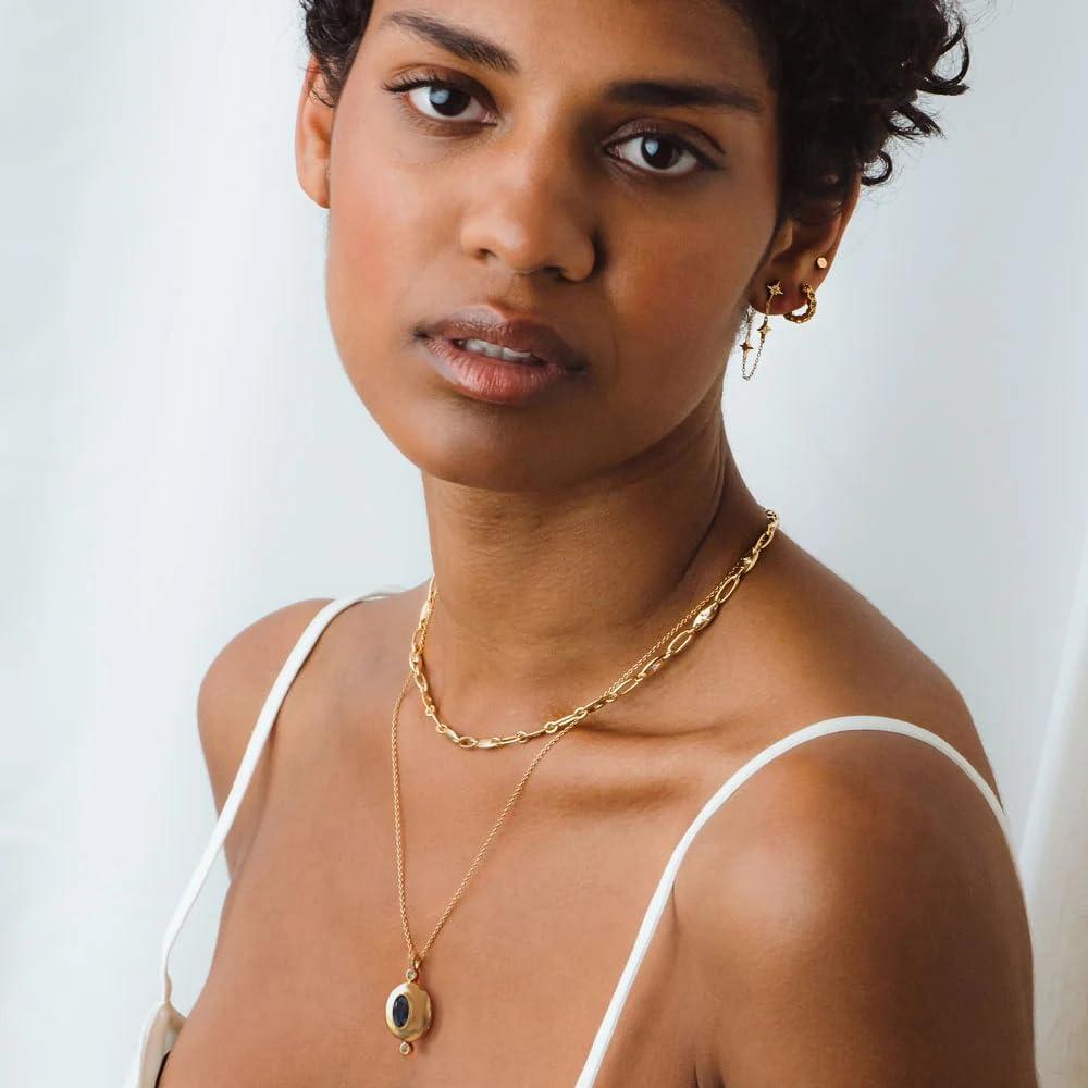 Collar medallón de oro 18k con colgante de perla barroca