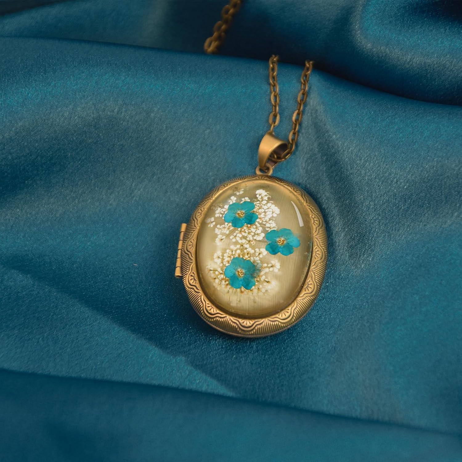 Collar Locket Ovalado de Flores Presionadas Hecho a Mano