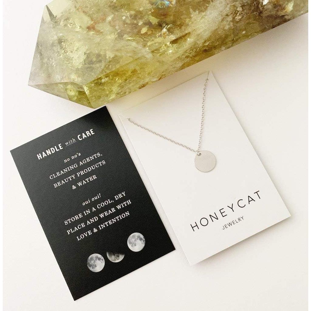 Collar minimalista HONEYCAT con colgante disco en plata