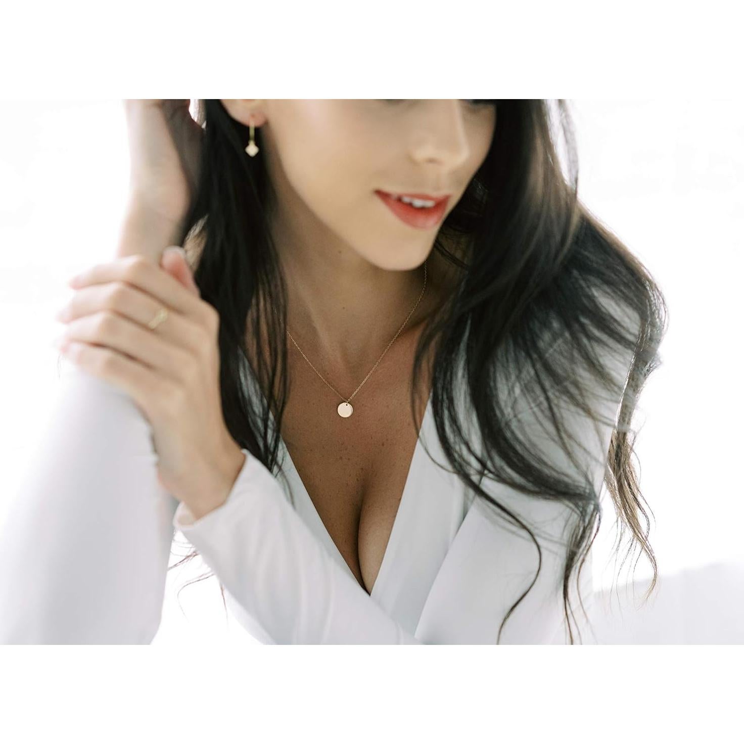 Collar minimalista HONEYCAT con colgante disco en plata