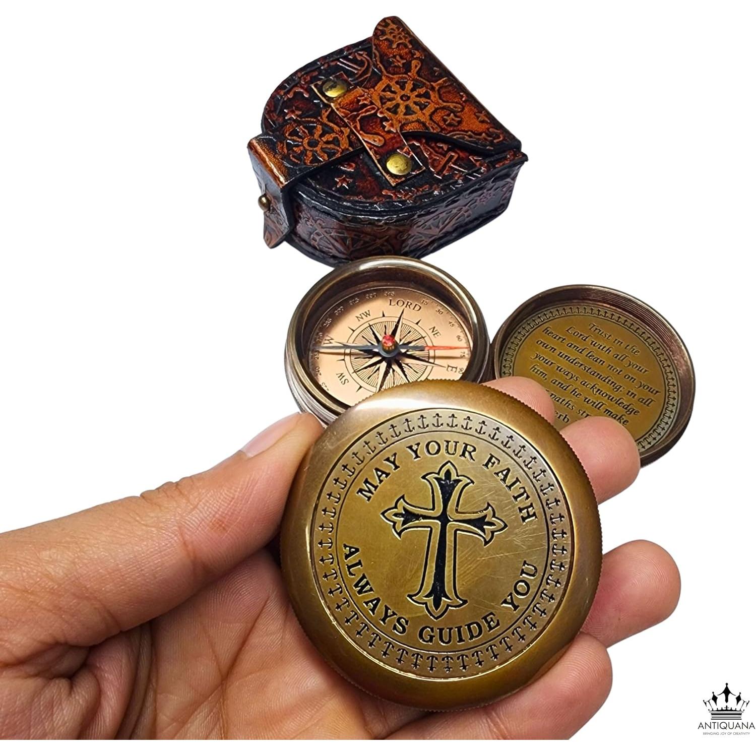 Brújula de latón ANTIQUANA con estuche de cuero - Regalo inspirador