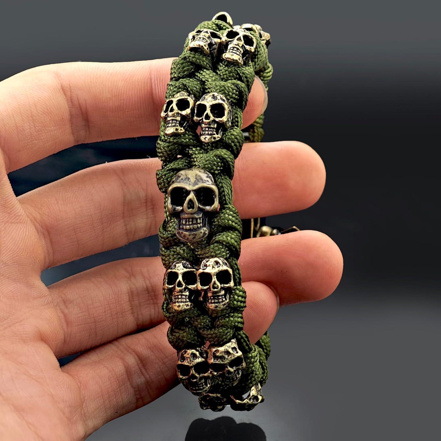 Pulsera de Paracord Ajustable con Calaveras de Metal Verde