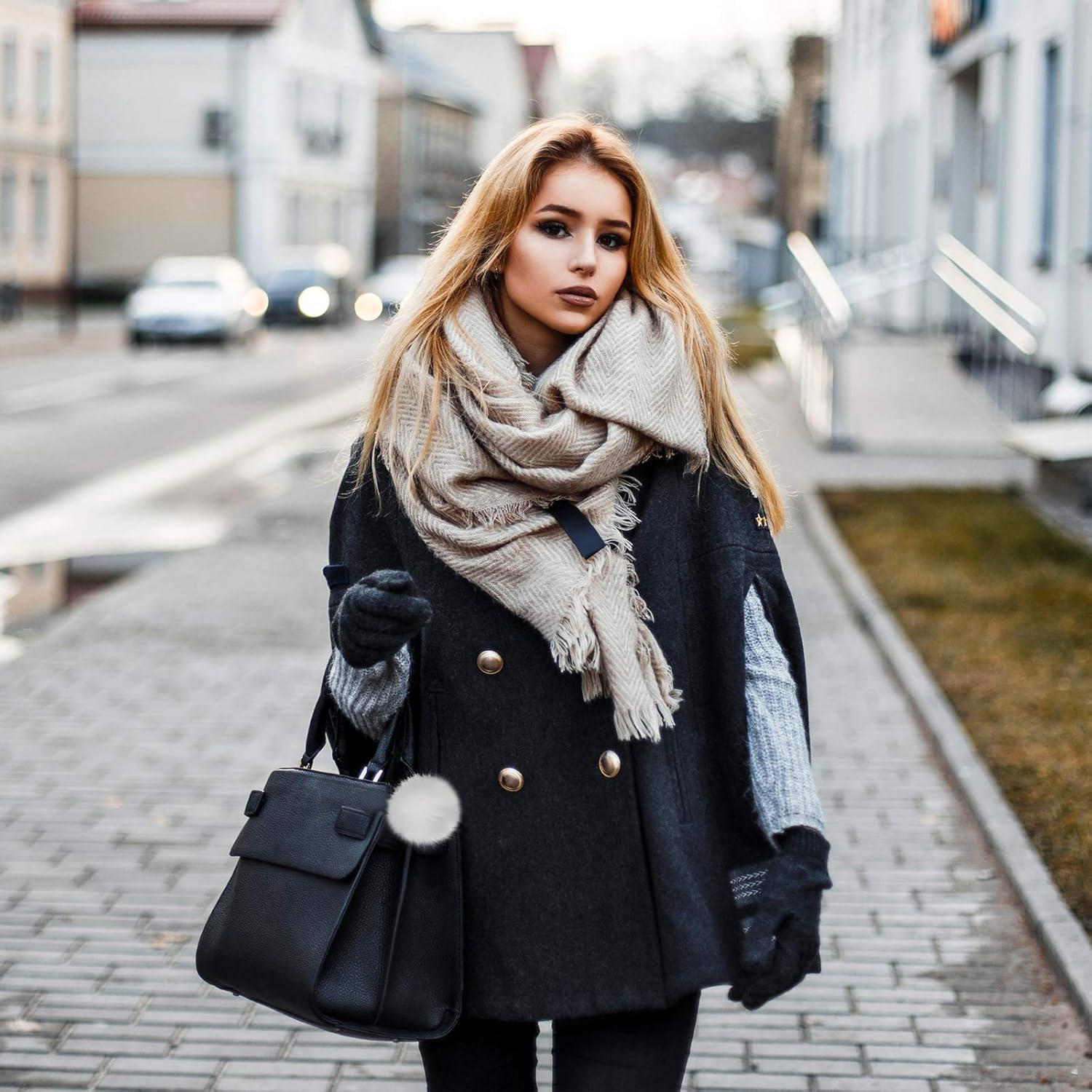 24 Pompones de Piel Sintética Blanca WILLBOND 8 cm DIY