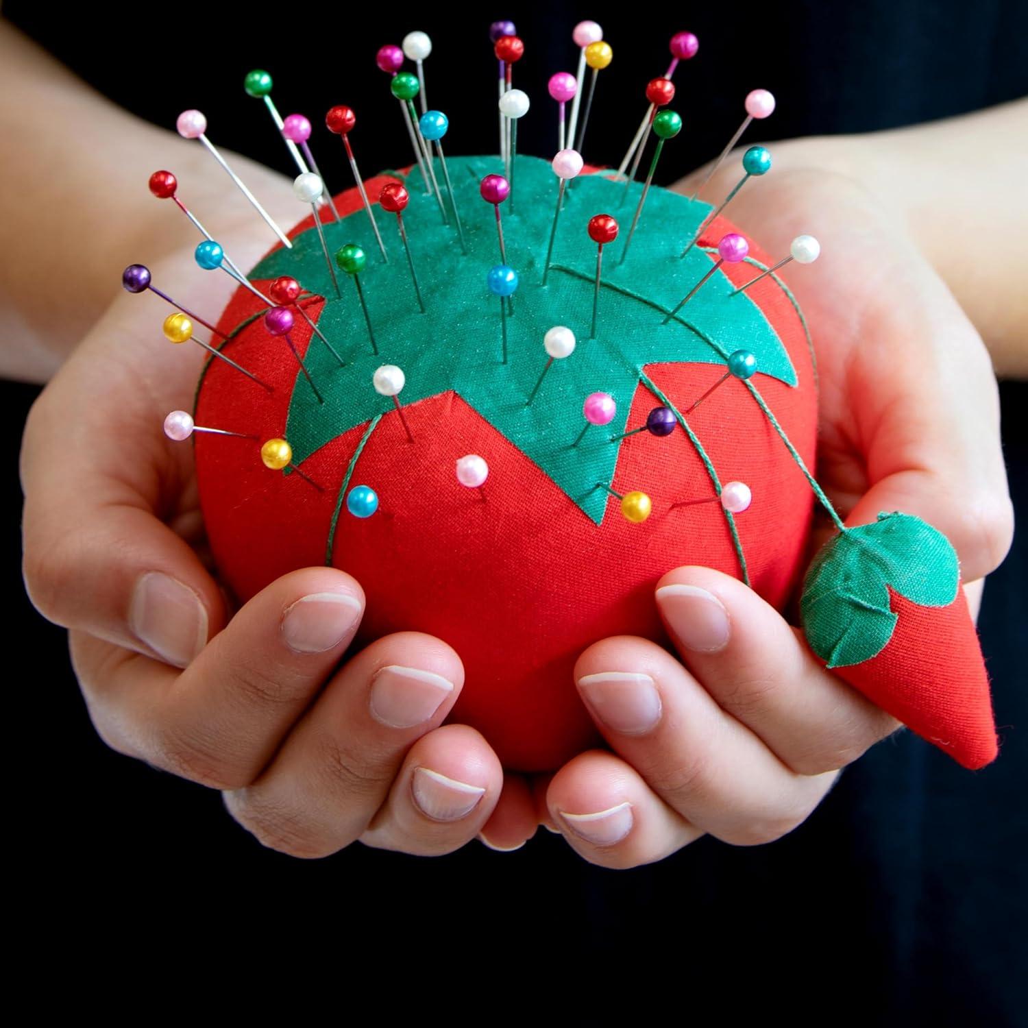 Cojín de Alfileres Grande Dritz 10.16 cm Rojo con Fresa Emery