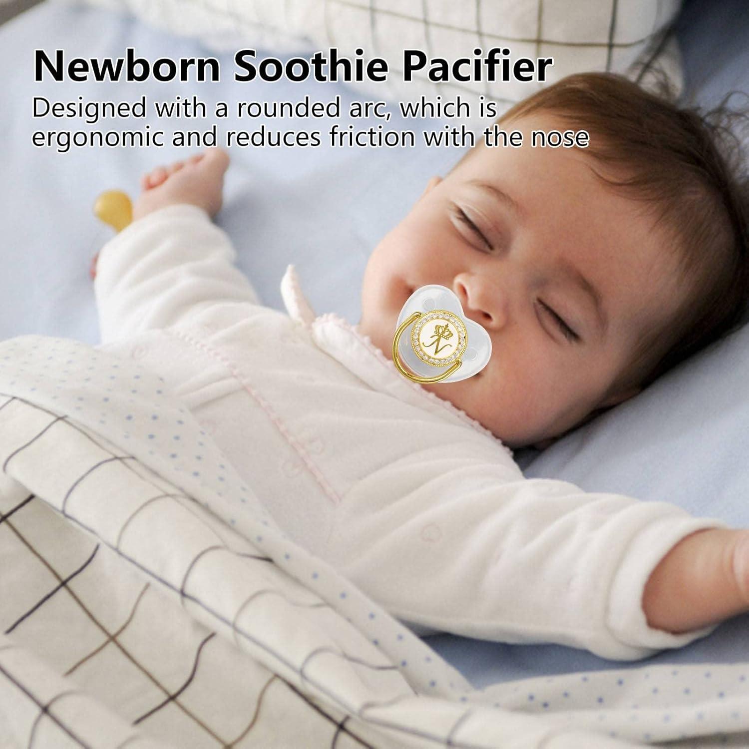 Chupete Curvado Focket para Bebé con Clip y Letras Iniciales